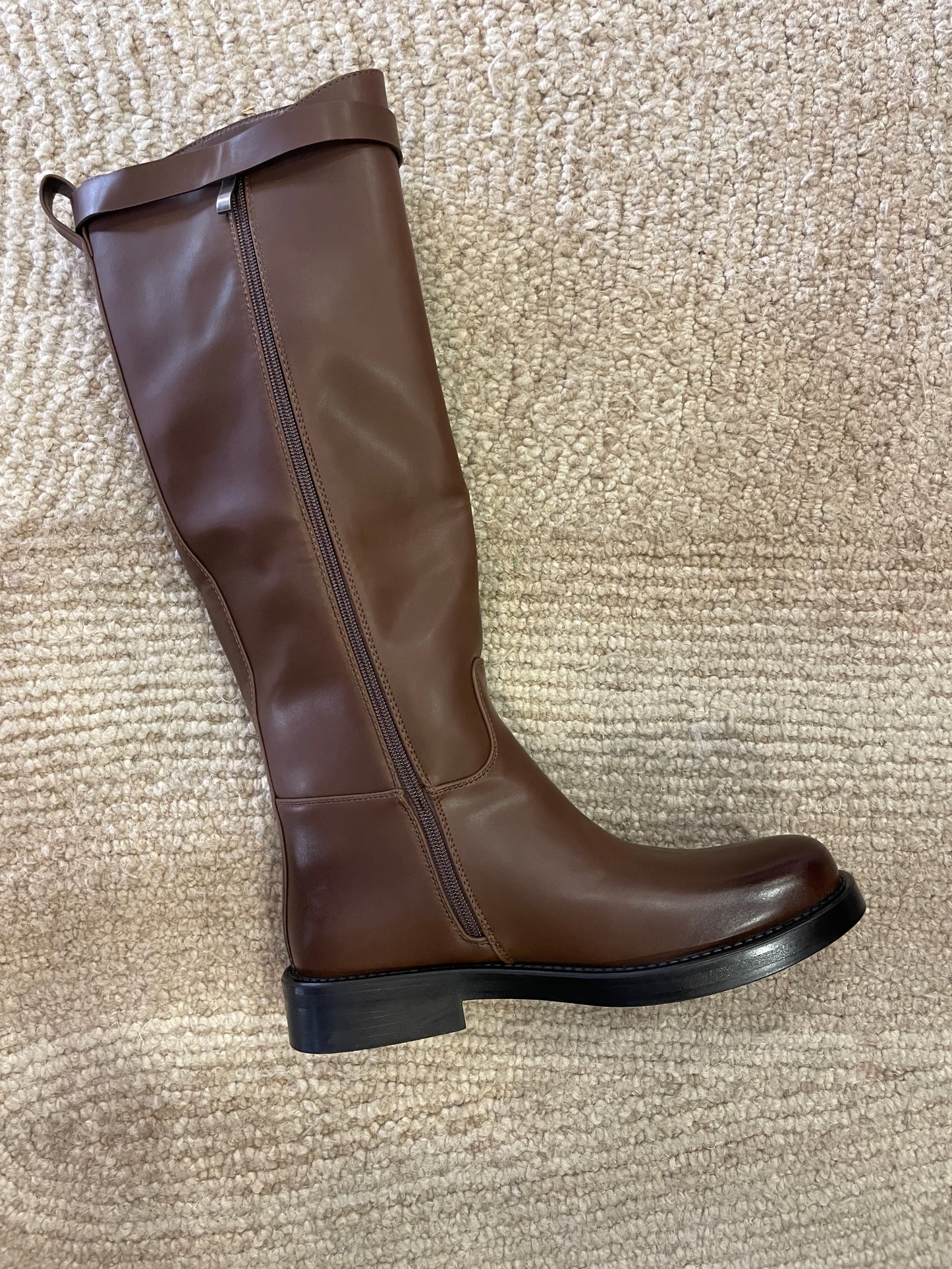 Stivali alti in ecopelle con fibbia color marrone