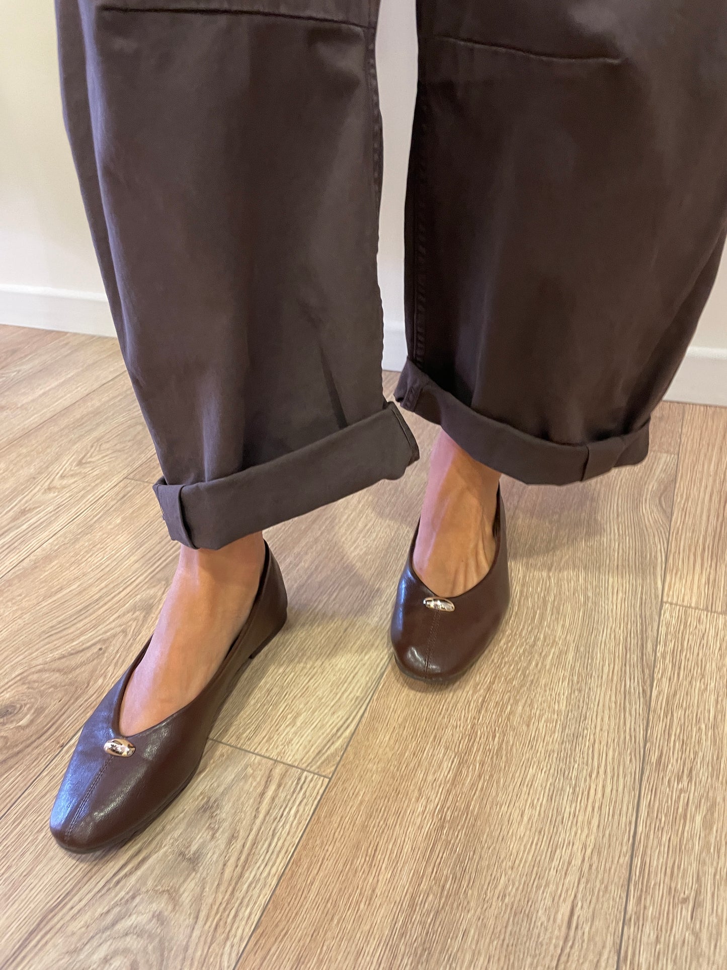 SOUVENIR - Pantalone Gaya Barrel fit pronunciato color cioccolato