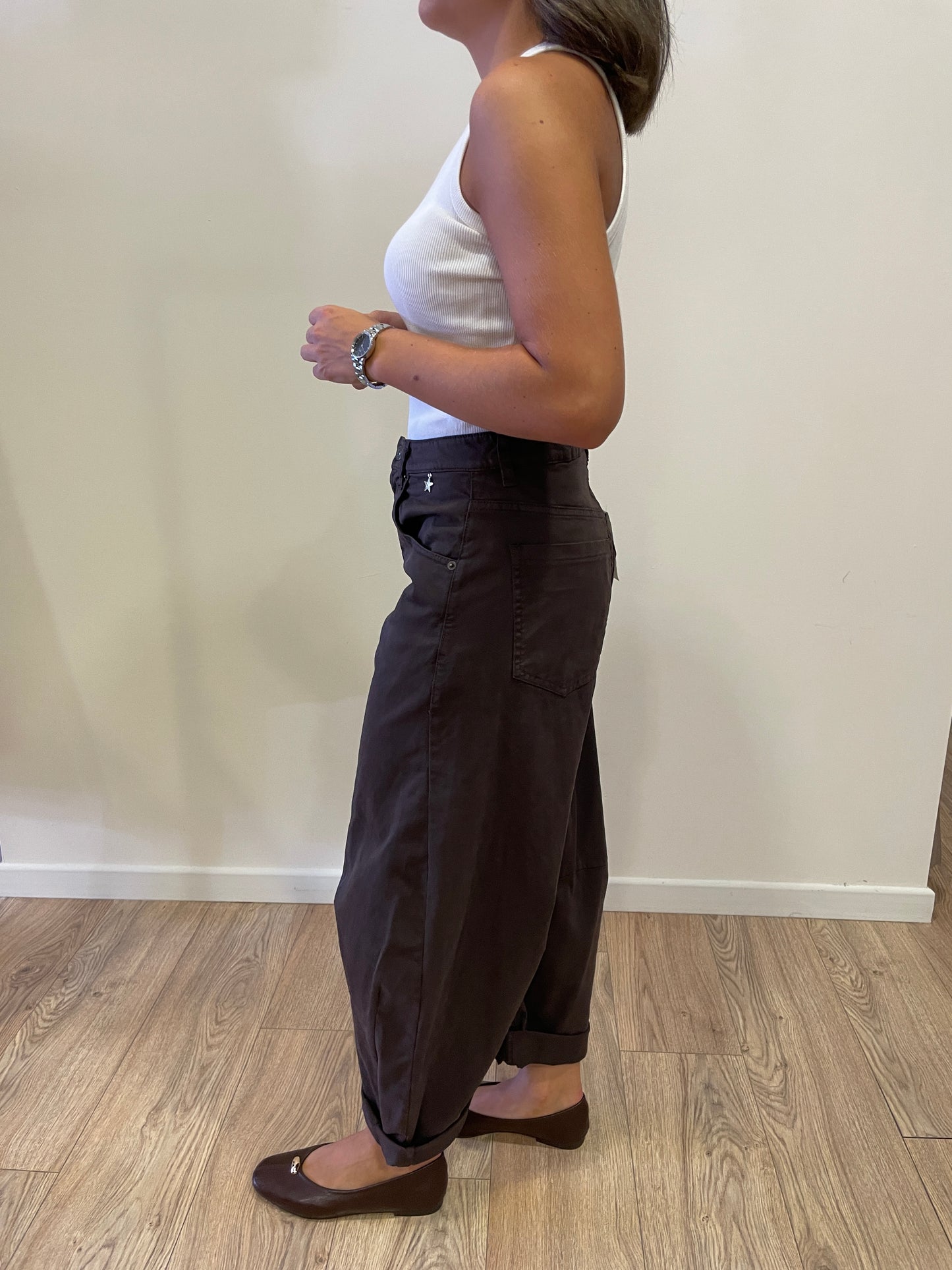 SOUVENIR - Pantalone Gaya Barrel fit pronunciato color cioccolato