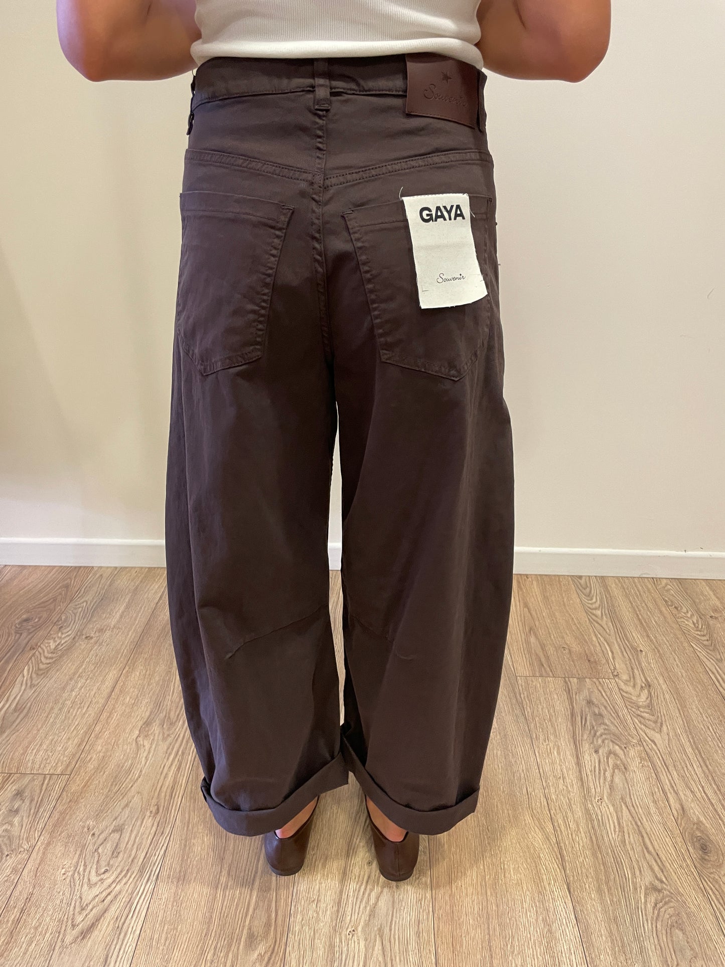 SOUVENIR - Pantalone Gaya Barrel fit pronunciato color cioccolato