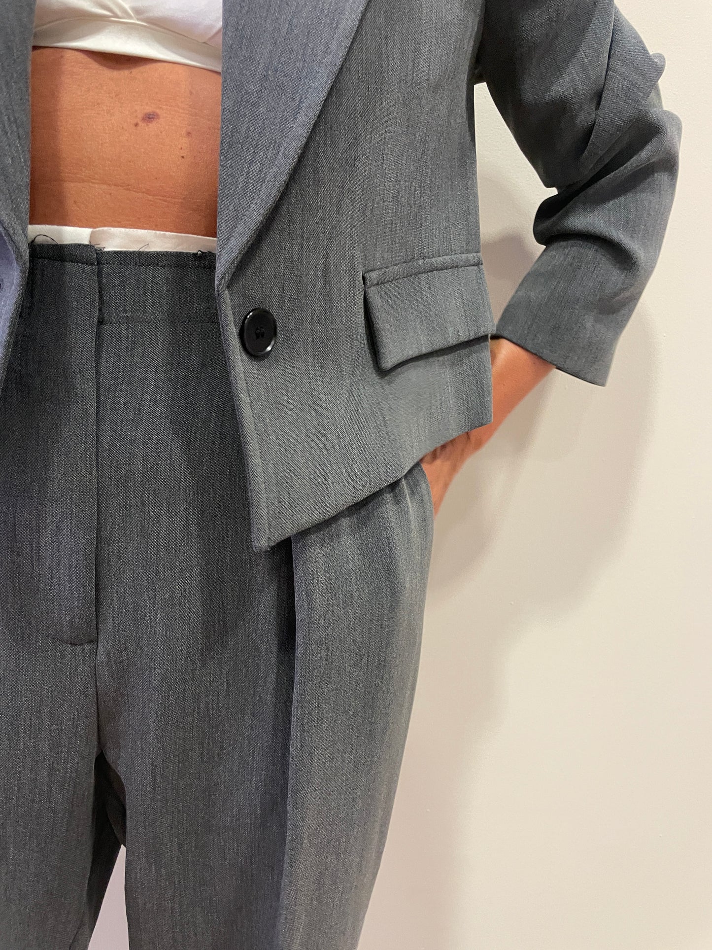 SOUVENIR - Giacca cropped in simil viscosa color grigio