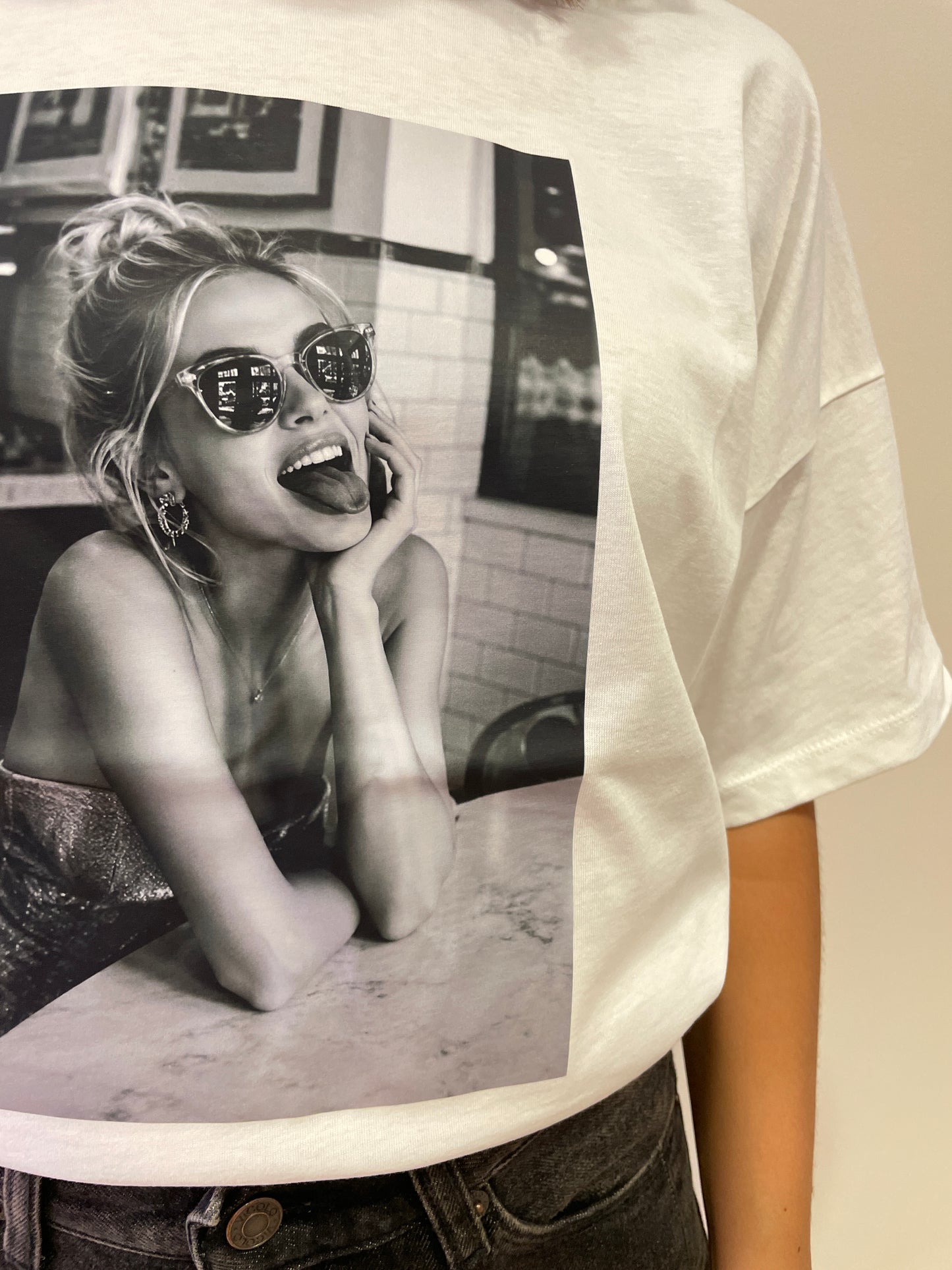 VICOLO - T-shirt over con stampa in cotone color bianco