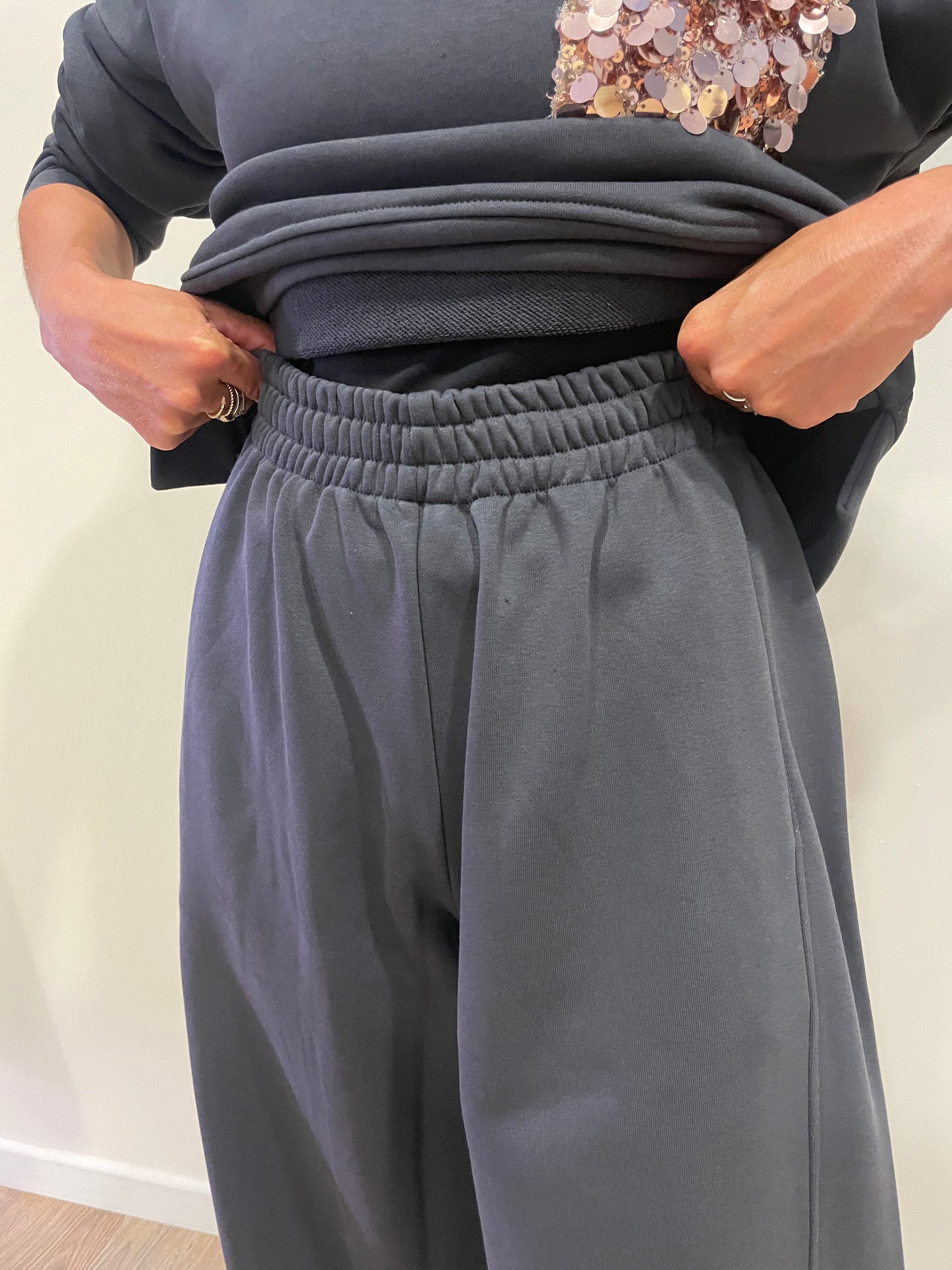 SUSY MIX - Pantalone con elastico in misto cotone barrel fit color piombo