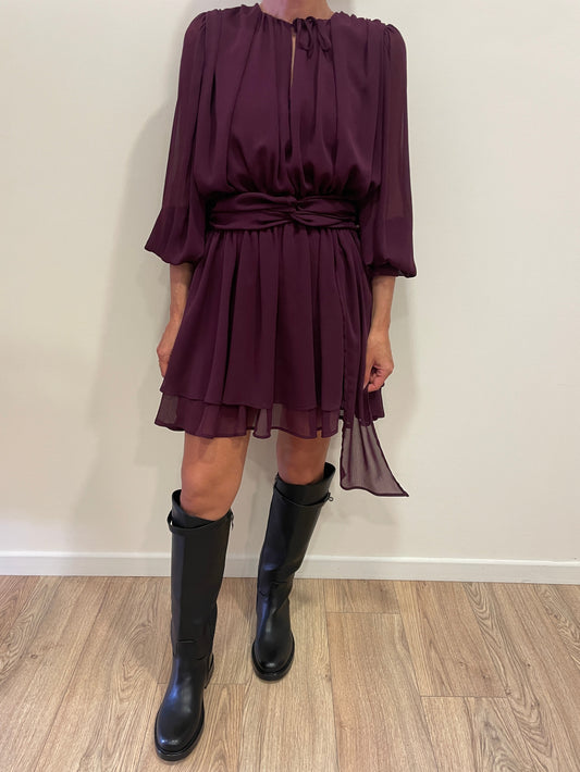 SUSY MIX - Abito corto color vino con balze e manica morbida