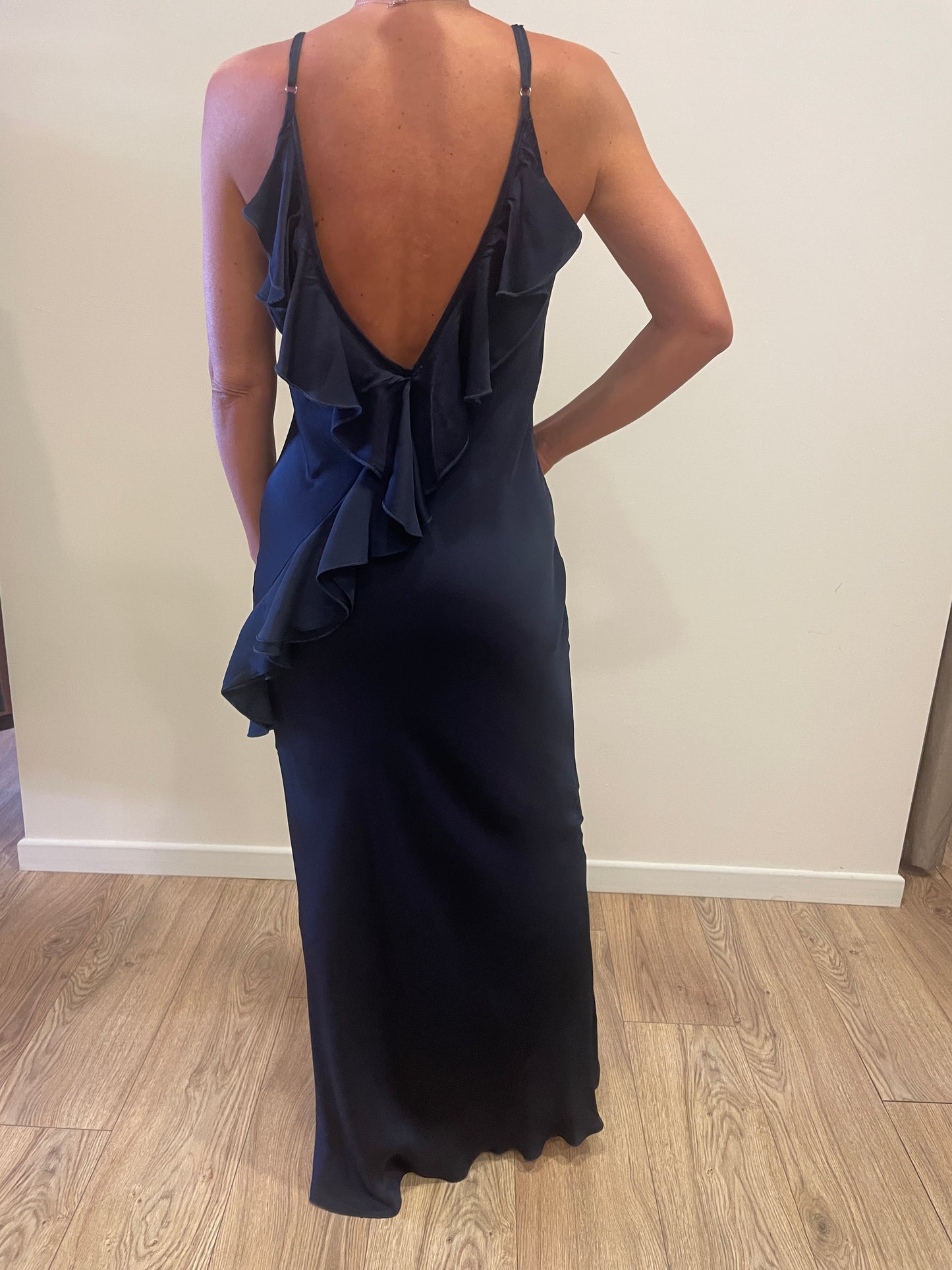 SUSY MIX - Abito lungo in viscosa con volant sul retro color blu notte