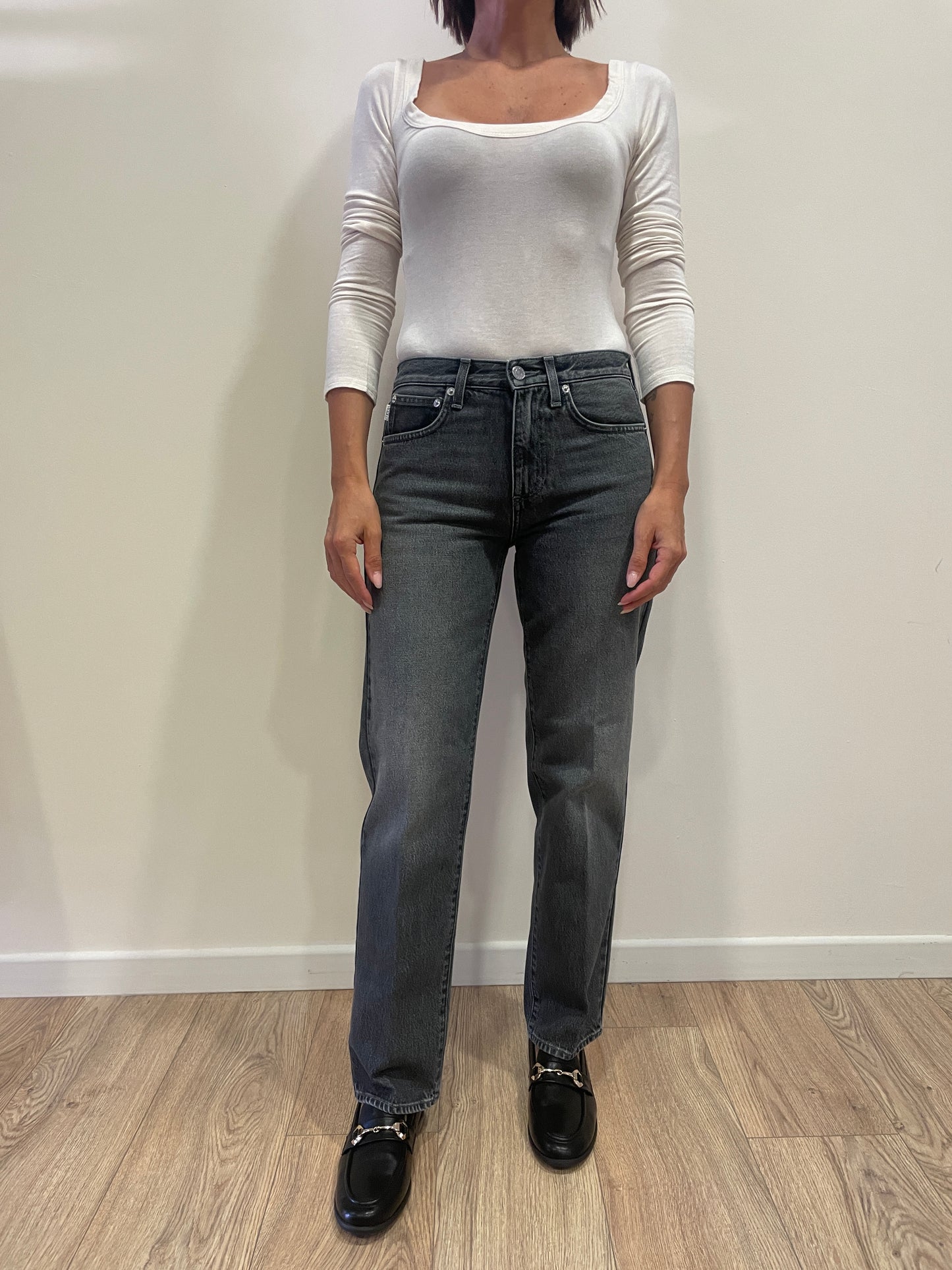 VICOLO - Jeans Zeke dritto a vita media color grigio