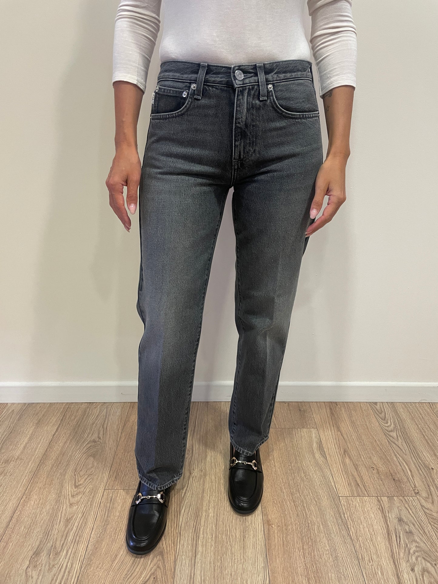 VICOLO - Jeans Zeke dritto a vita media color grigio