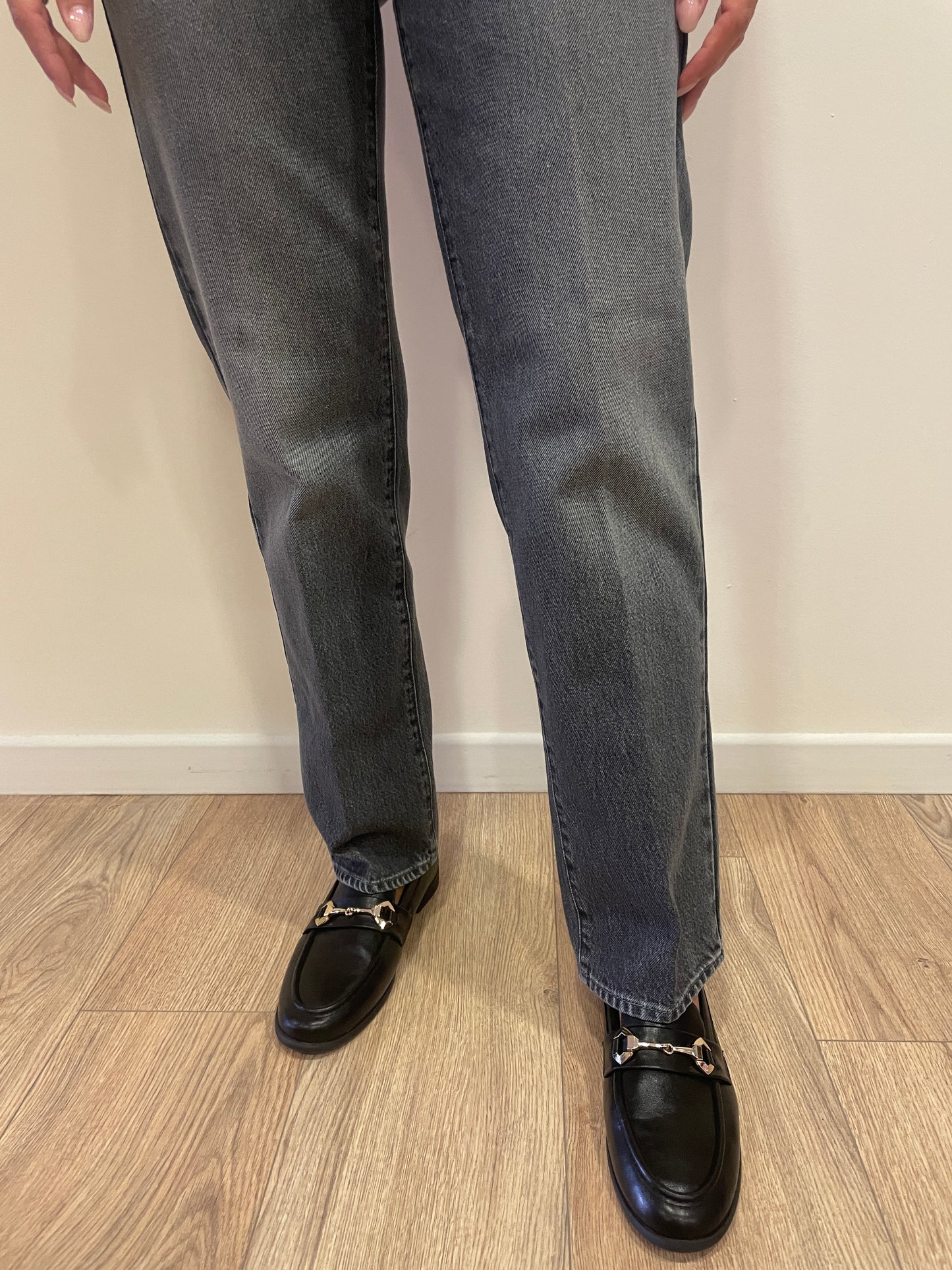 VICOLO - Jeans Zeke dritto a vita media color grigio