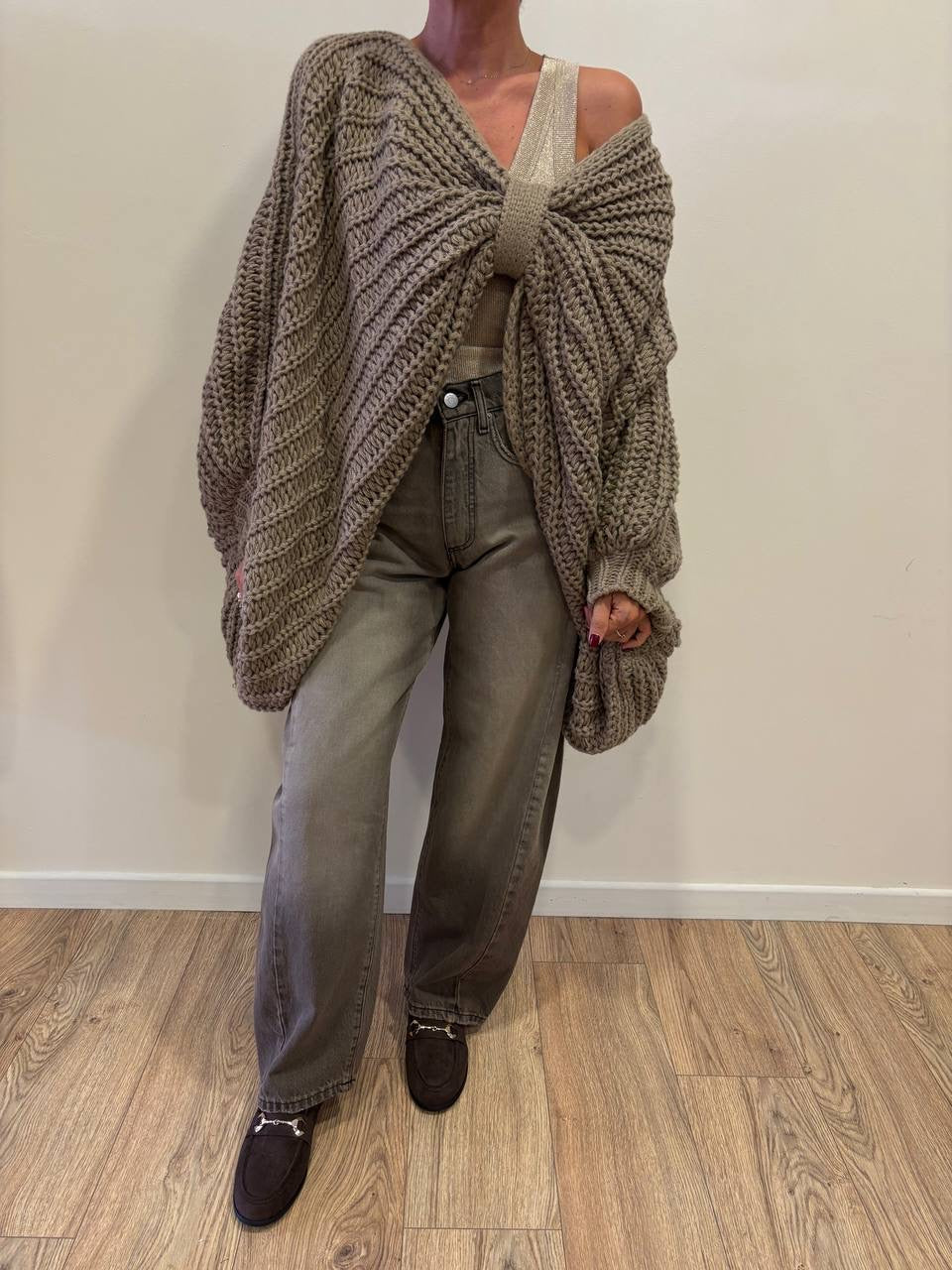 Poncho traforato in misto cotone a maniche ampie color nocciola