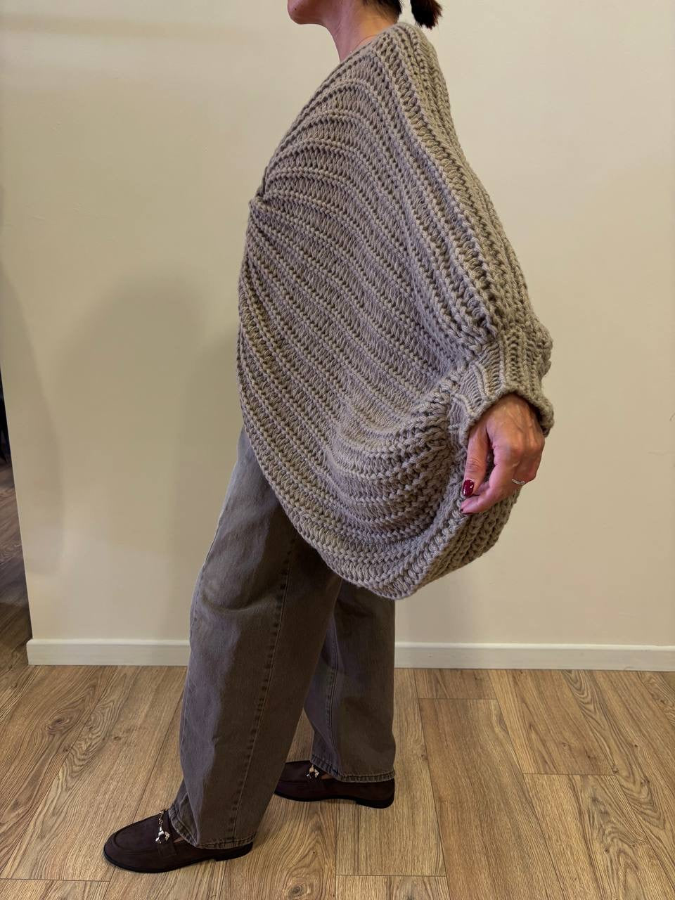 Poncho traforato in misto cotone a maniche ampie color nocciola