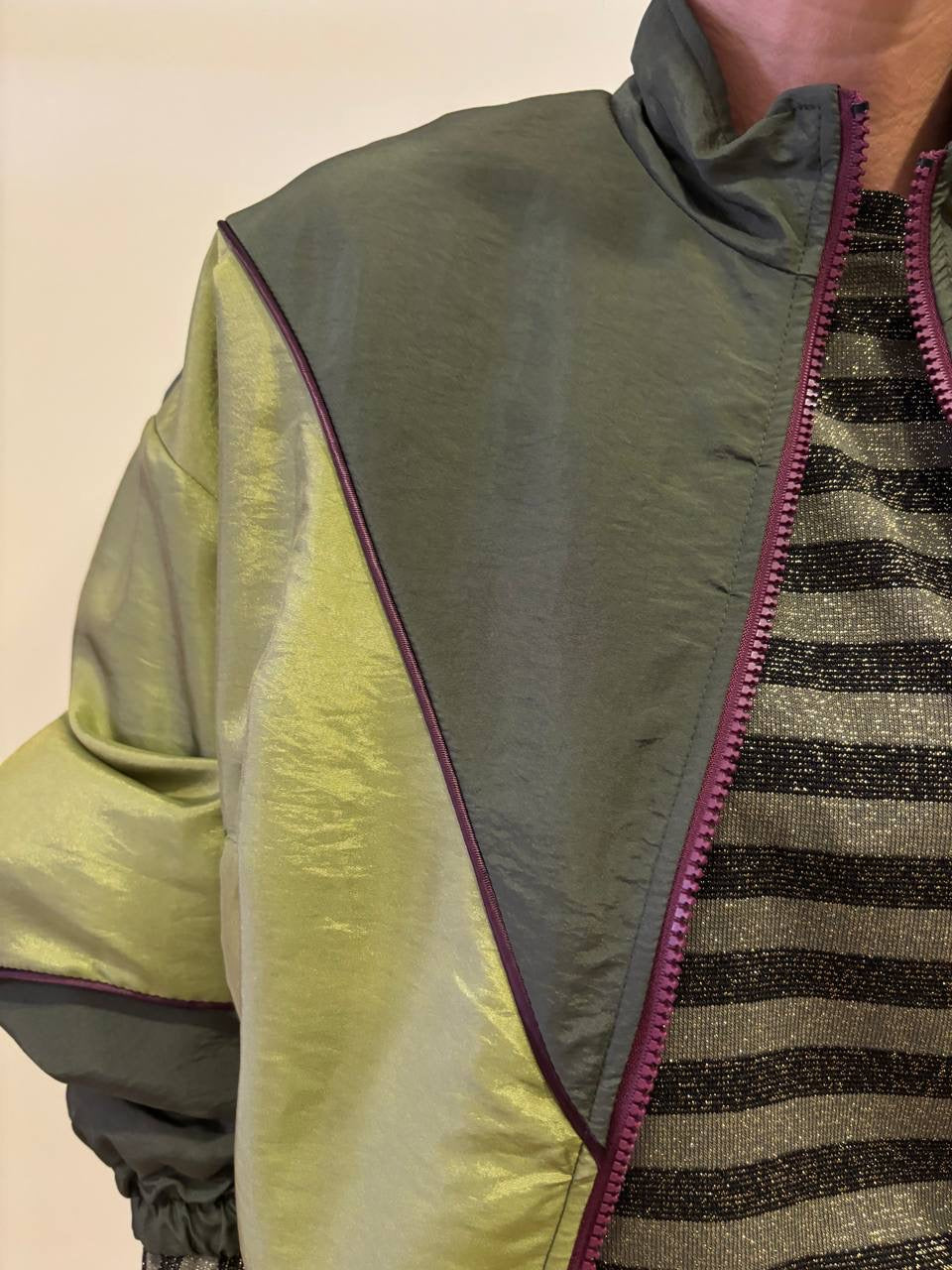 HAVEONE - Bomber verde militare e olio con chiusura con zip color vino