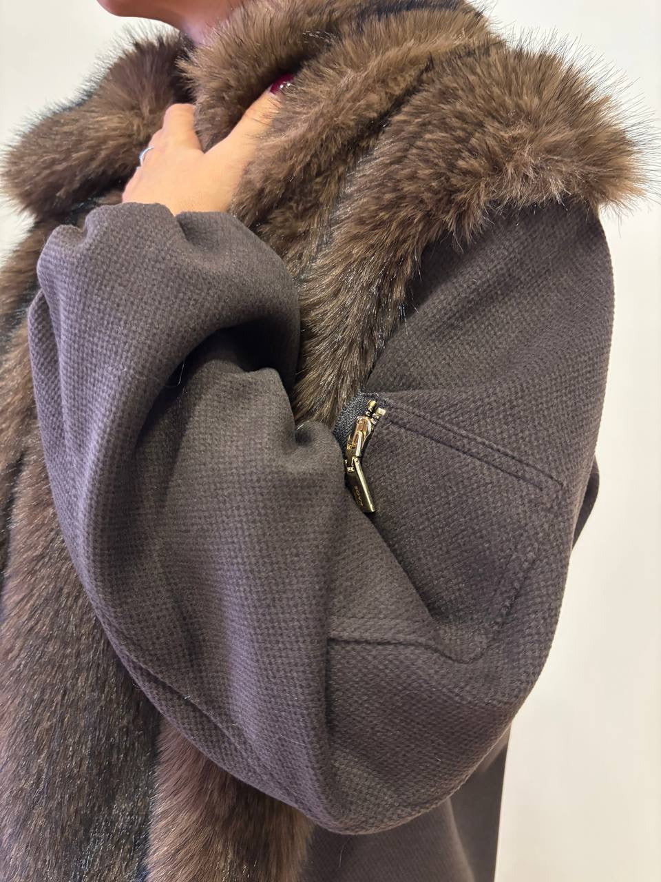 KAOS - Bomber color moro con pelliccia e colletto con chiusura con zip