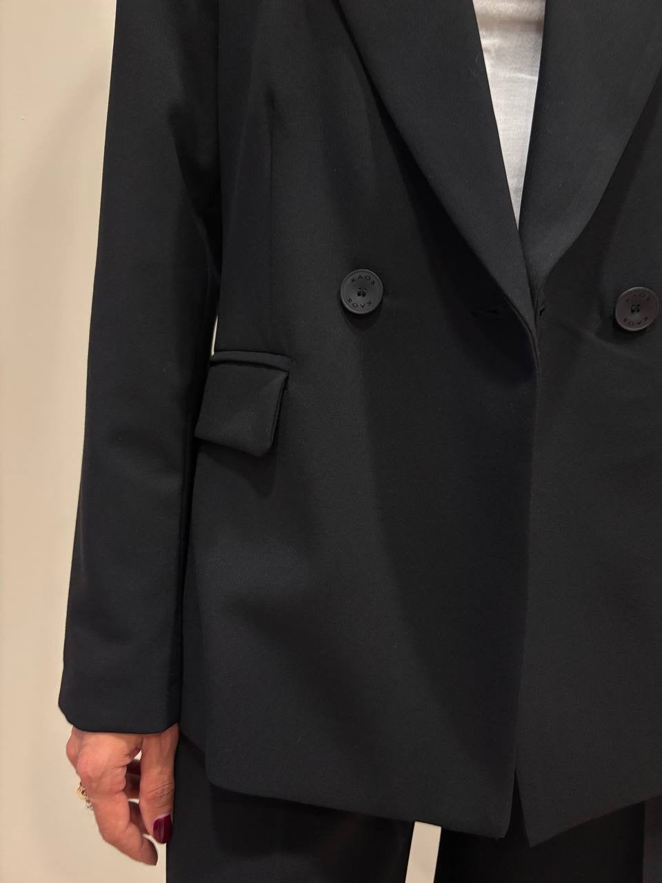 KAOS - Giacca a doppiopetto nera sfiancata con tasche a filetto