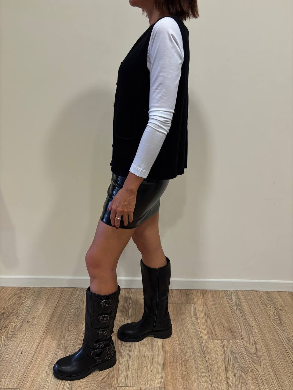 ARVS - Gilet in maglia con bottoni e taschino color nero