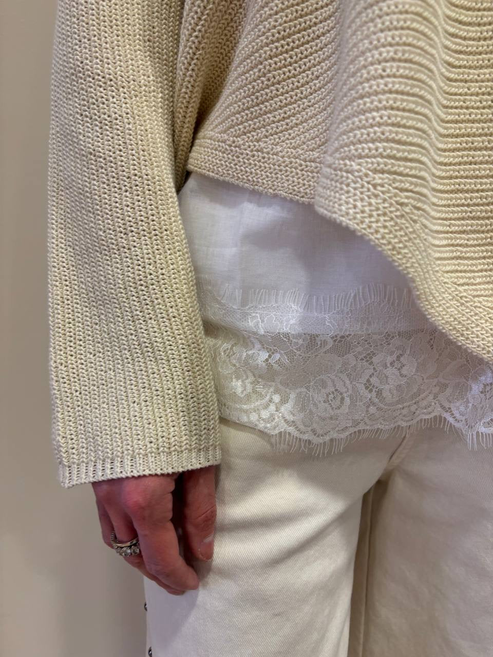 KONTATTO - Maglia cut out ecrù con canotta con pizzo rimovibile - più colori