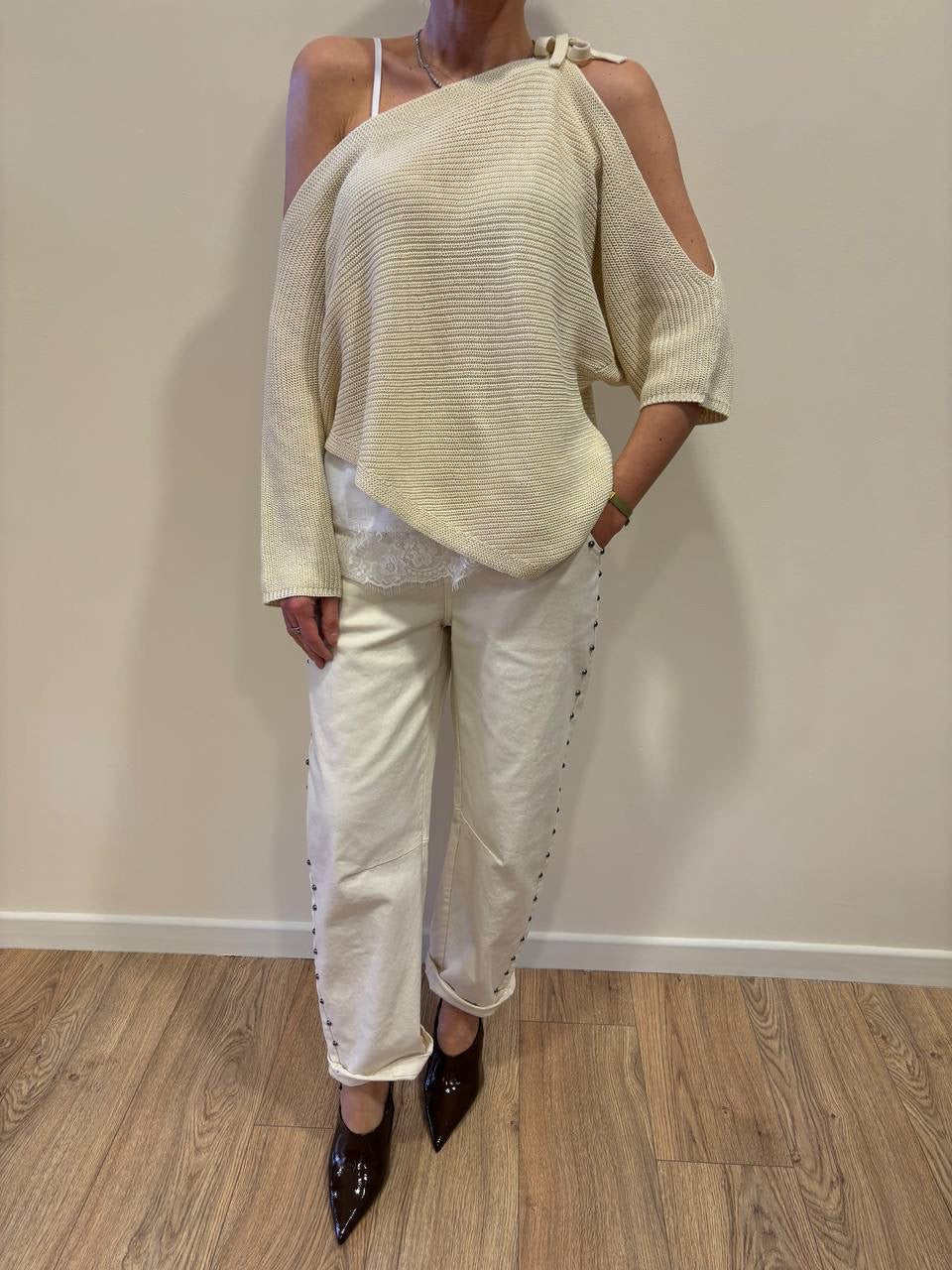 KONTATTO - Pantalone avorio barrel fit con borchie argentate