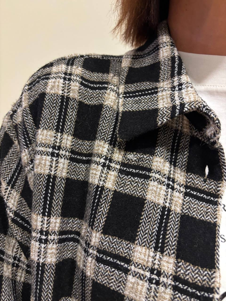 Camicia over in flanella in tartan bianco e nero con taschino