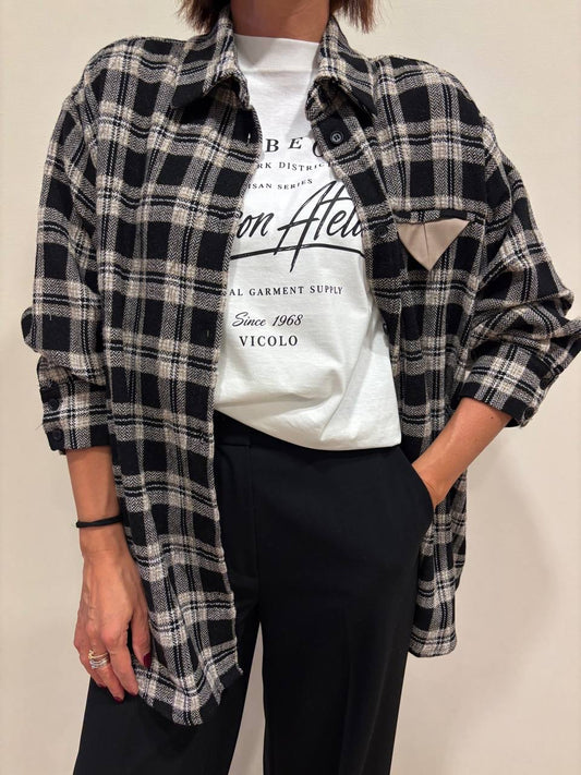 Camicia over in flanella in tartan bianco e nero con taschino