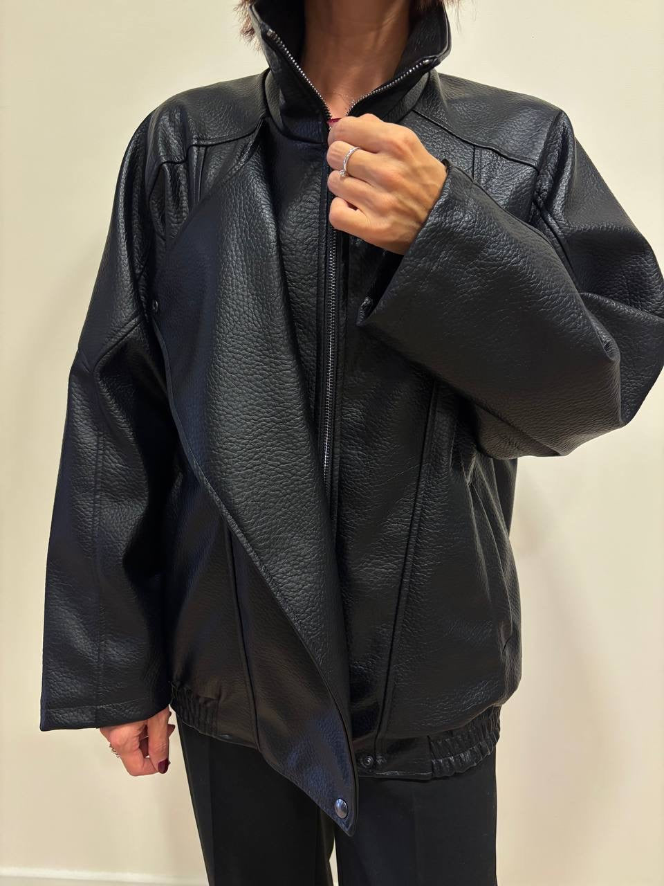 HAVEONE - Bomber in ecopelle goffrata nera con zip e bottone