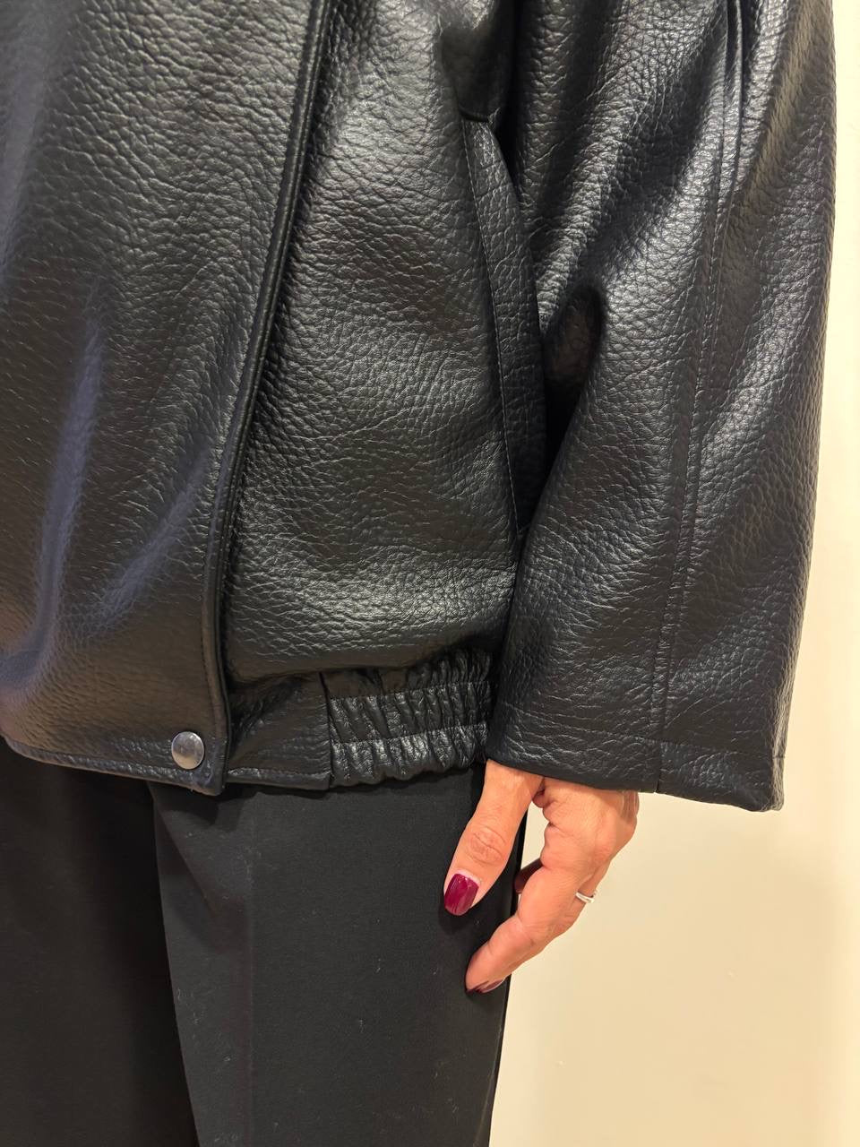 HAVEONE - Bomber in ecopelle goffrata nera con zip e bottone