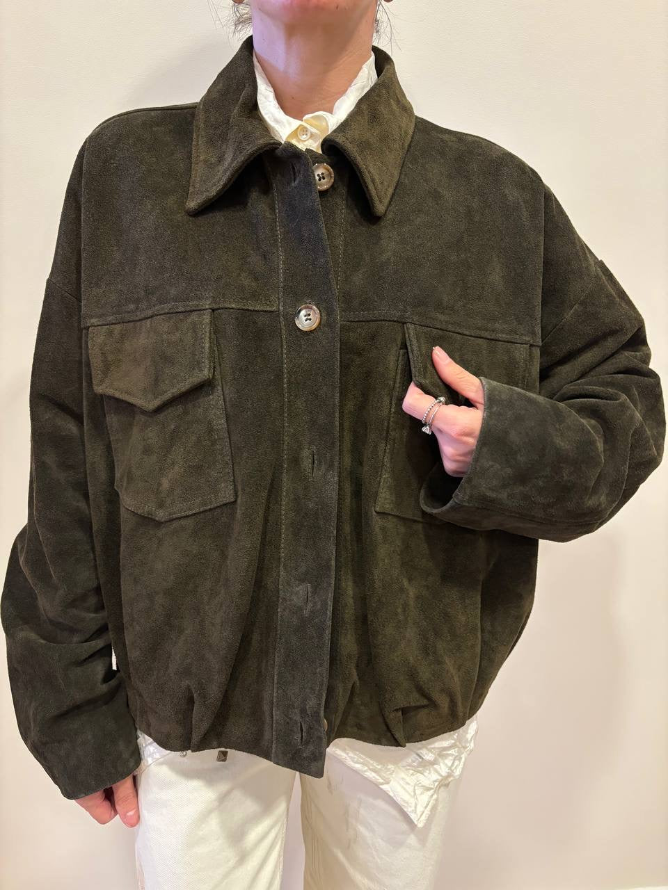 VICOLO - Bomber in vera pelle verde militare con tasche frontali e bottoni