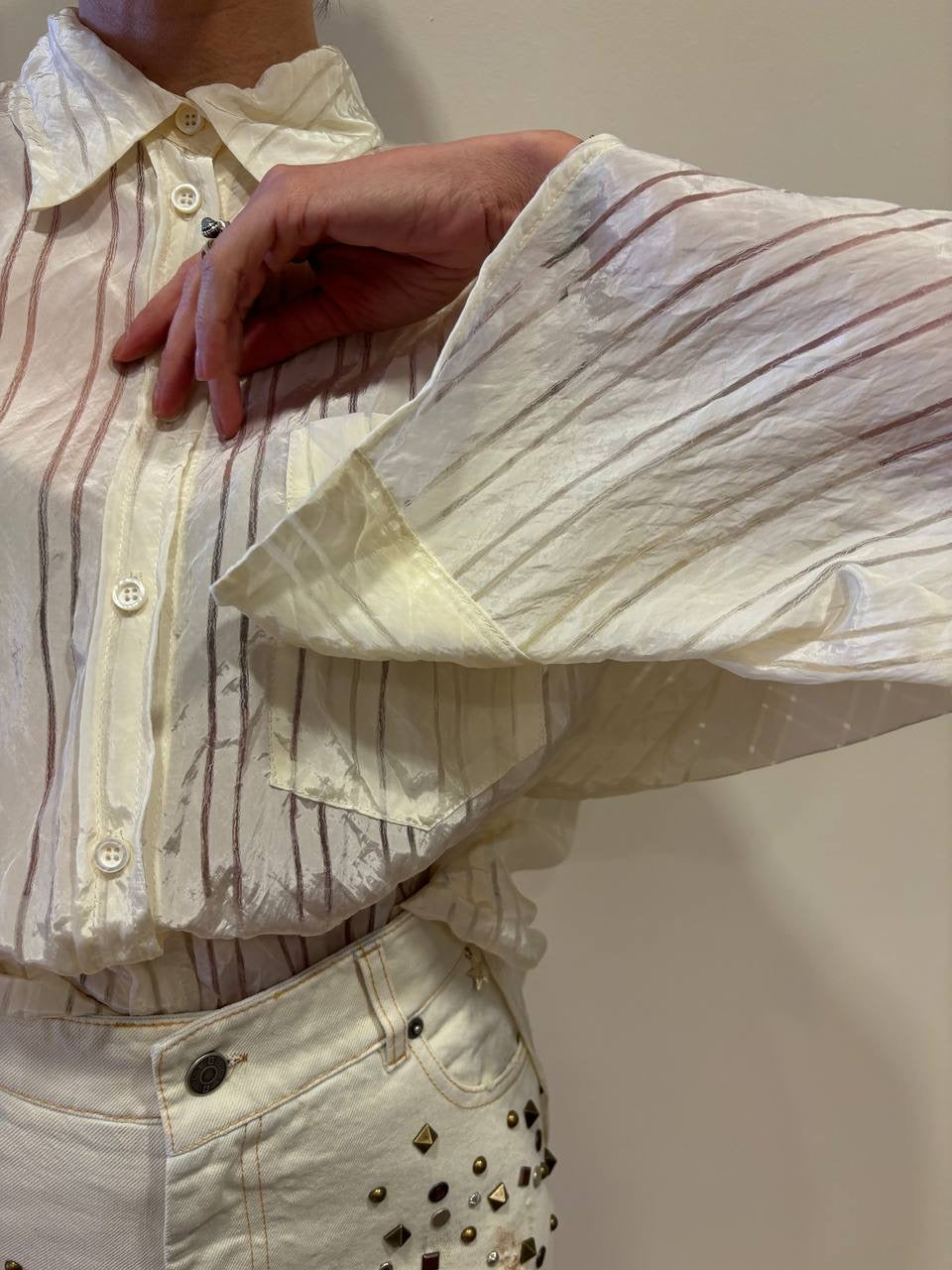 SOUVENIR - Camicia over a righe burro con collana removibile