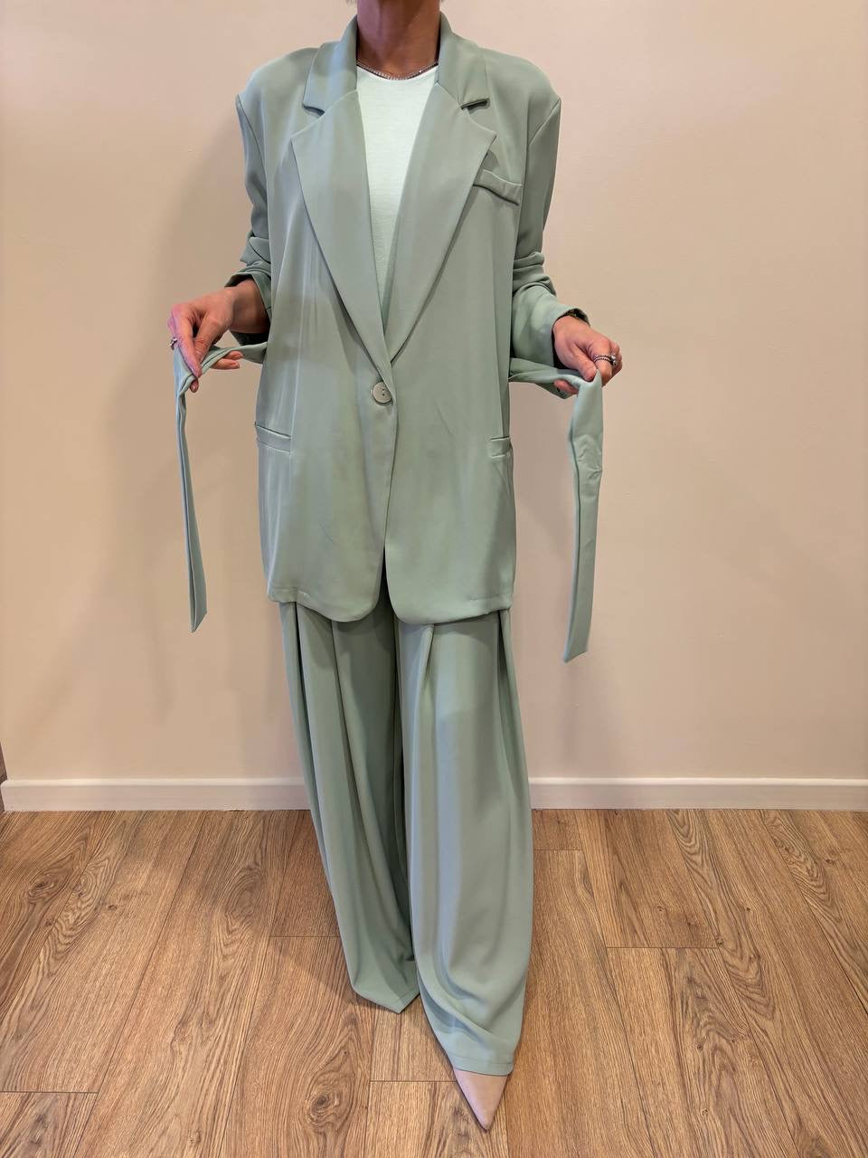 SAIPH - Giacca a un bottone fluida con cintura verde acqua