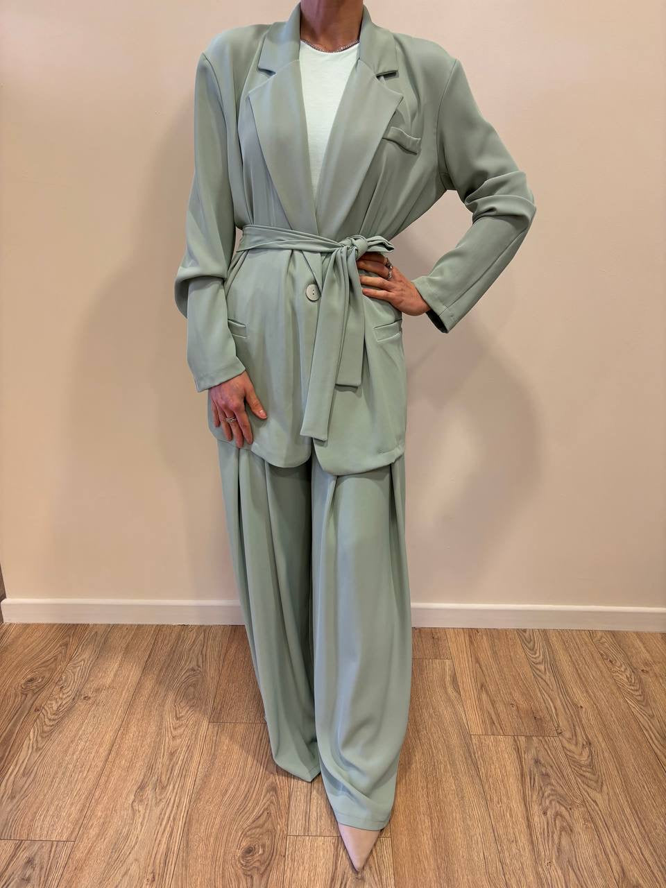 SAIPH - Giacca a un bottone fluida con cintura verde acqua