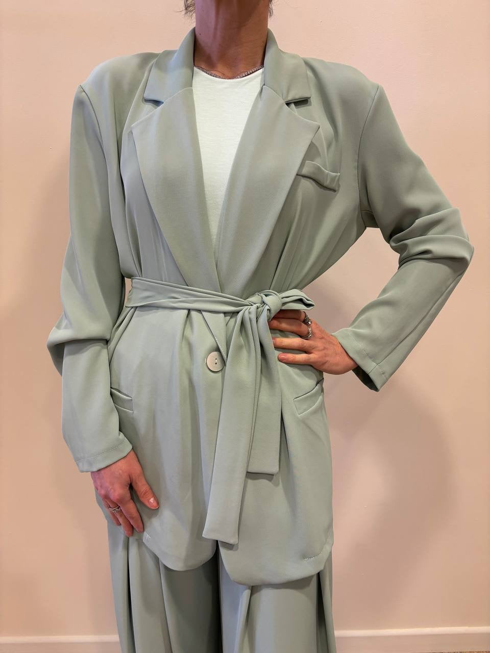 SAIPH - Giacca a un bottone fluida con cintura verde acqua