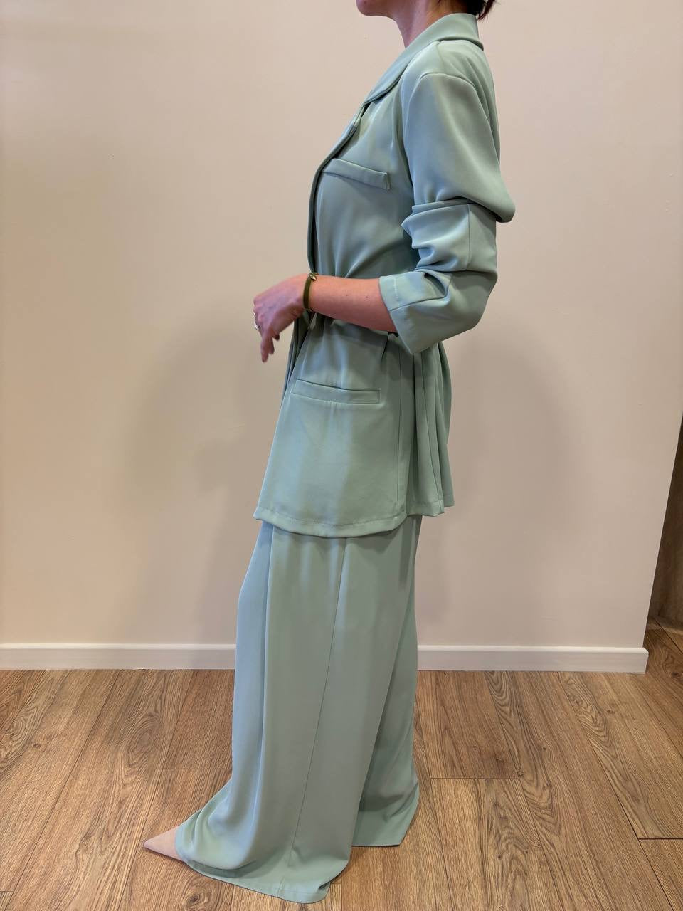 SAIPH - Giacca a un bottone fluida con cintura verde acqua