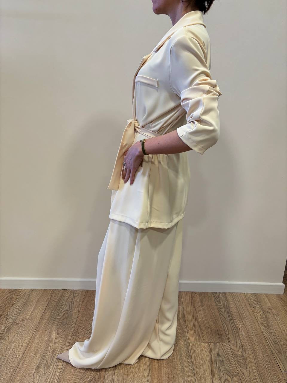 SAIPH - Giacca a un bottone fluida con cintura giallo pastello