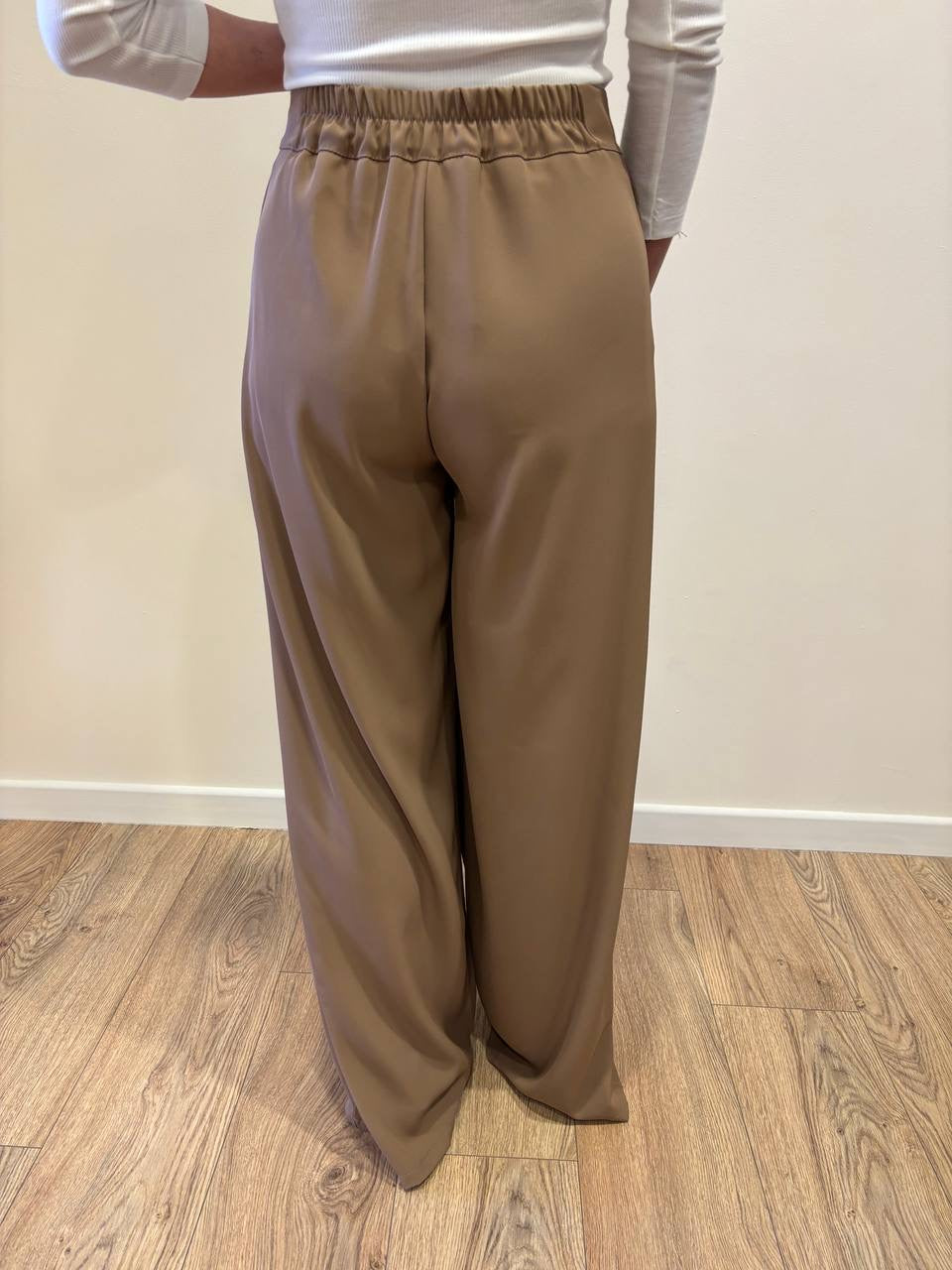 SAIPH - Pantalone a palazzo fluido con pinces ed elastico caramello