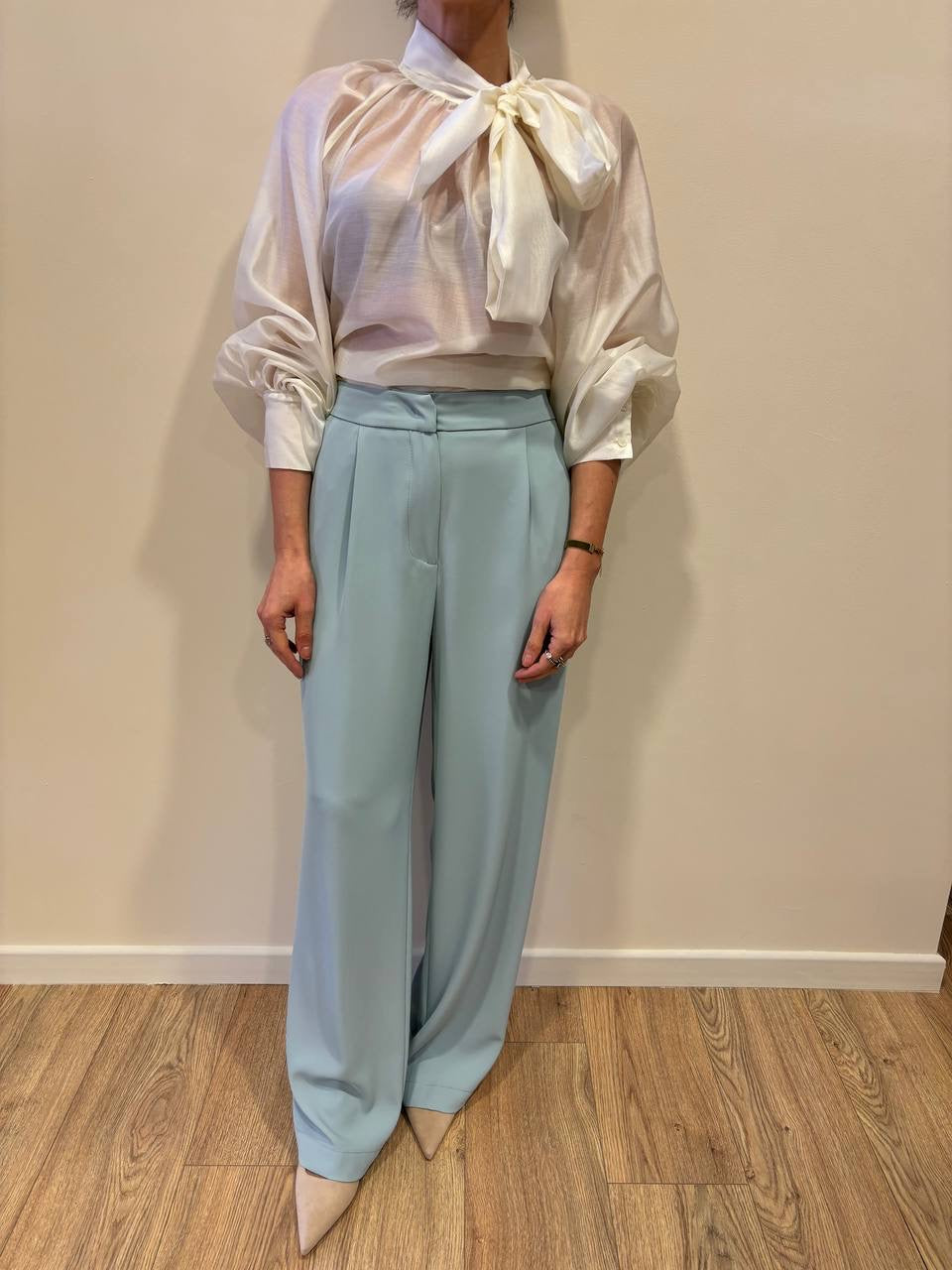 VICOLO - Camicia burro voluminosa con dettaglio fiocco