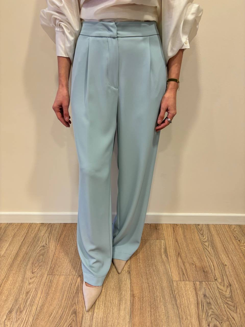 KONTATTO - Completo con giacca con cintura e pantalone a palazzo anice