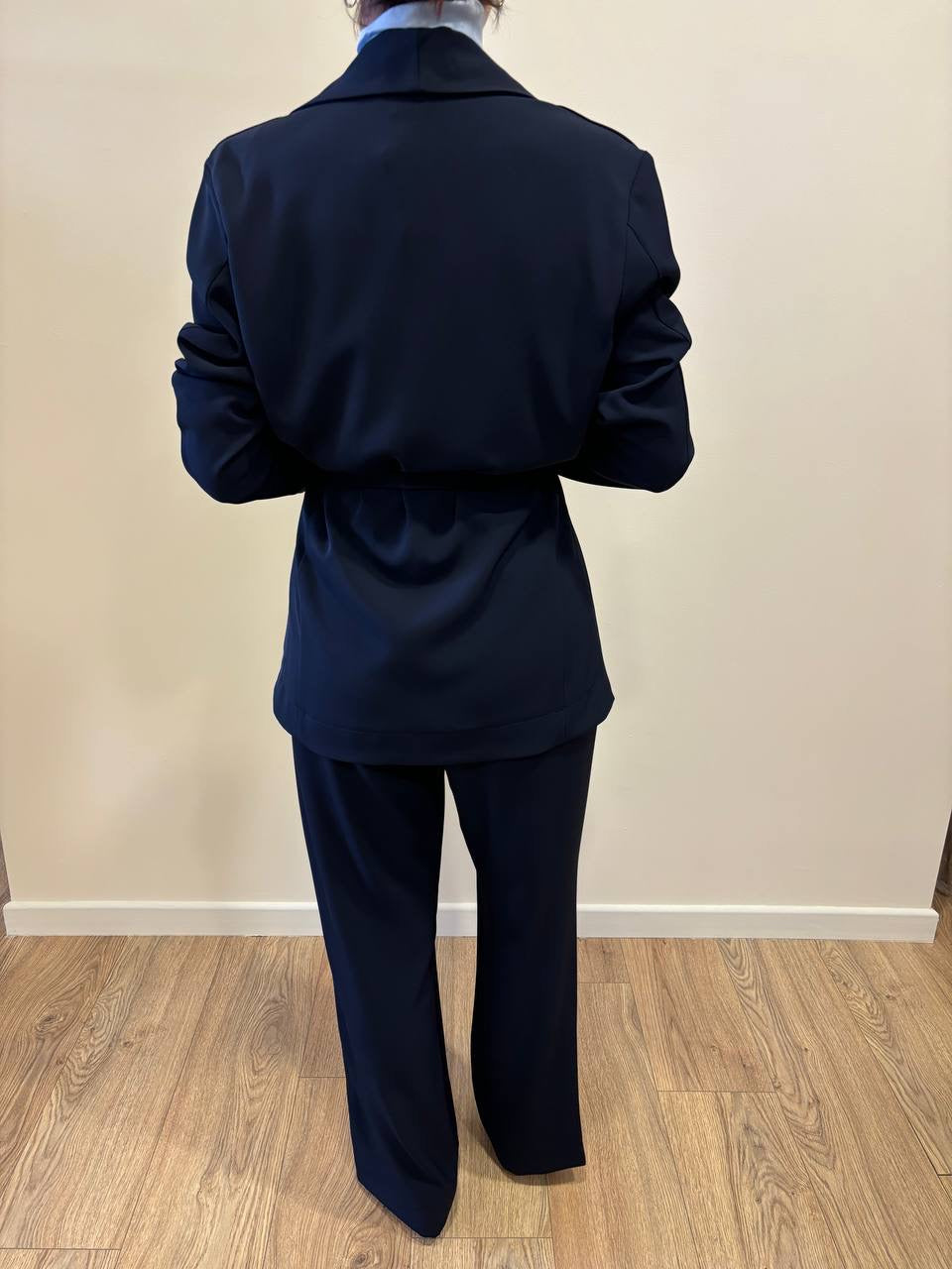 MEME ROAD - Giacca blu destrutturata con spacchi laterali e cintura