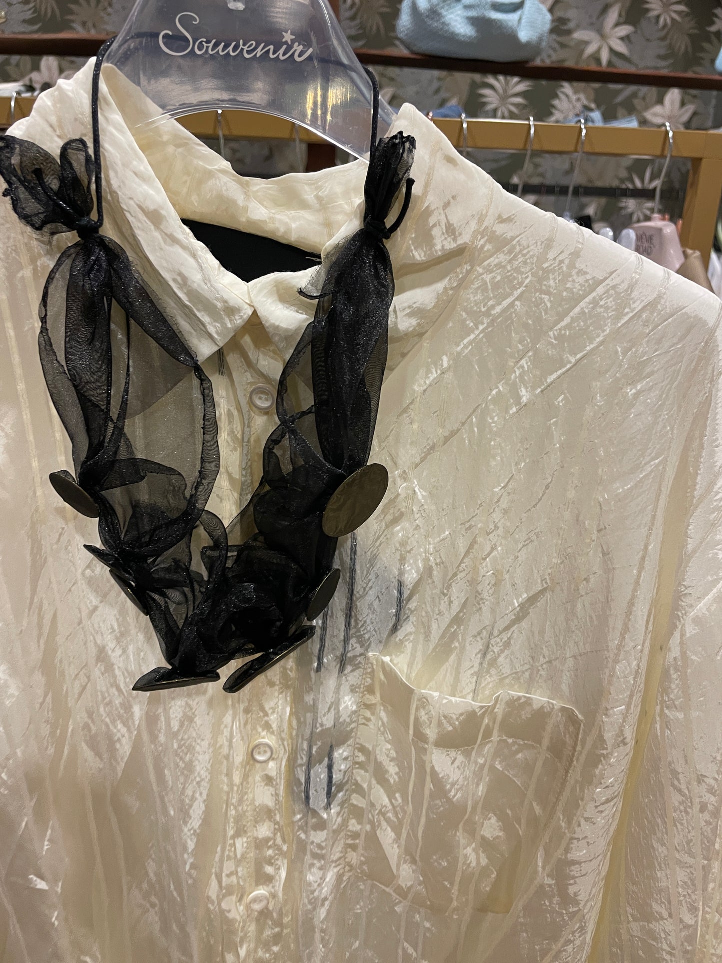 SOUVENIR - Camicia over a righe burro con collana removibile