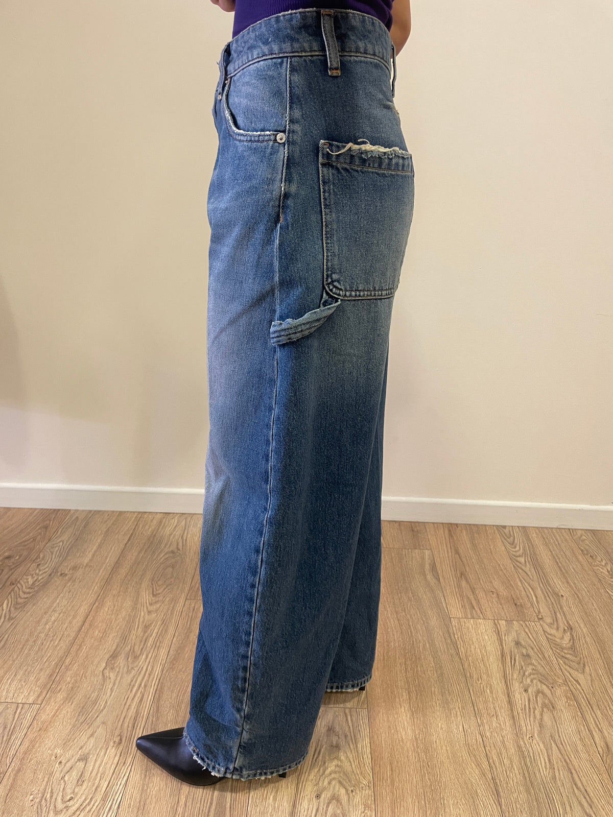 VICOLO - Jeans modello Kuma a vita media barrel fit con rotture in denim chiaro