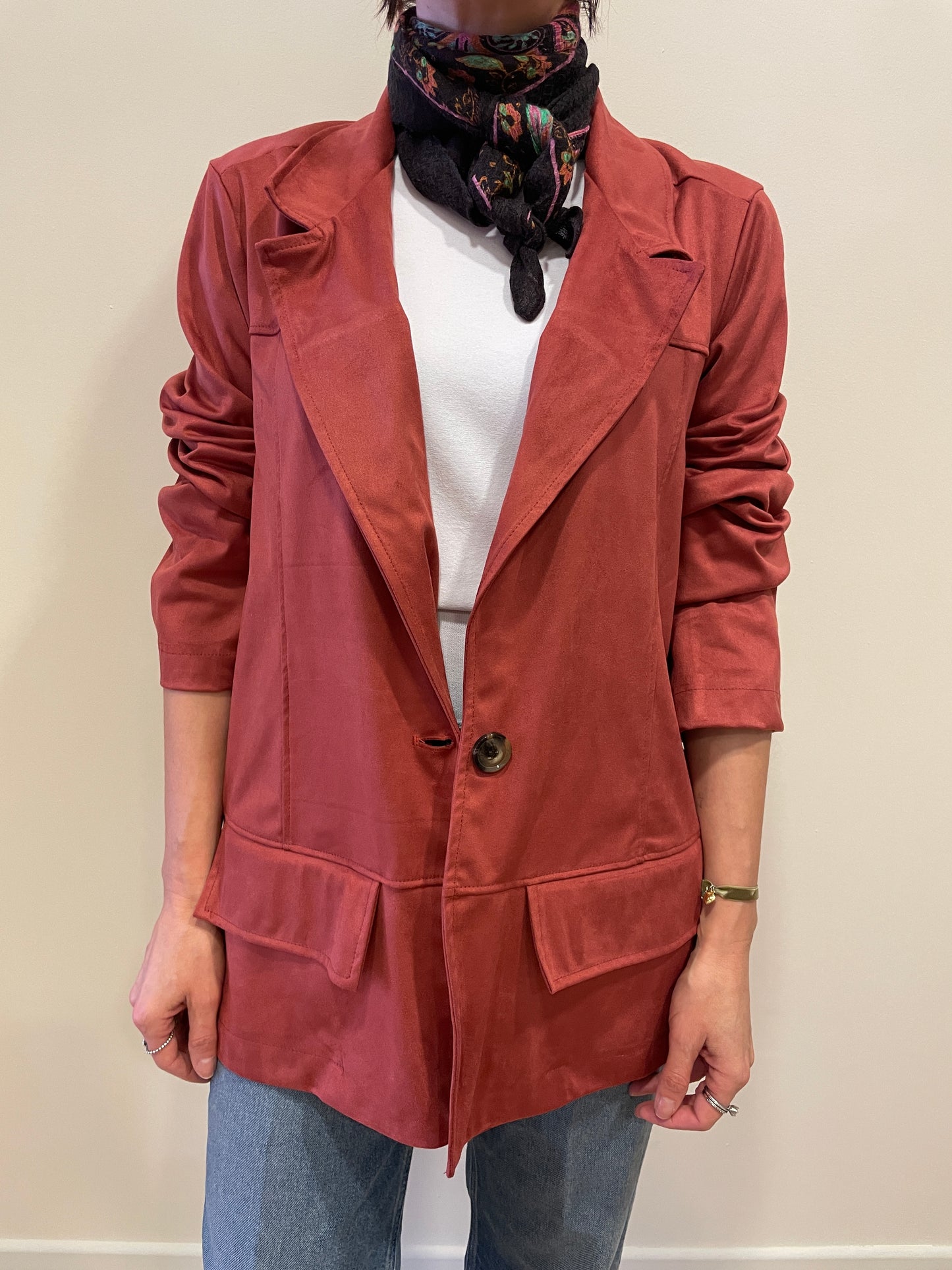 SAIPH - Giacca in eco camoscio color ciocco a un bottone