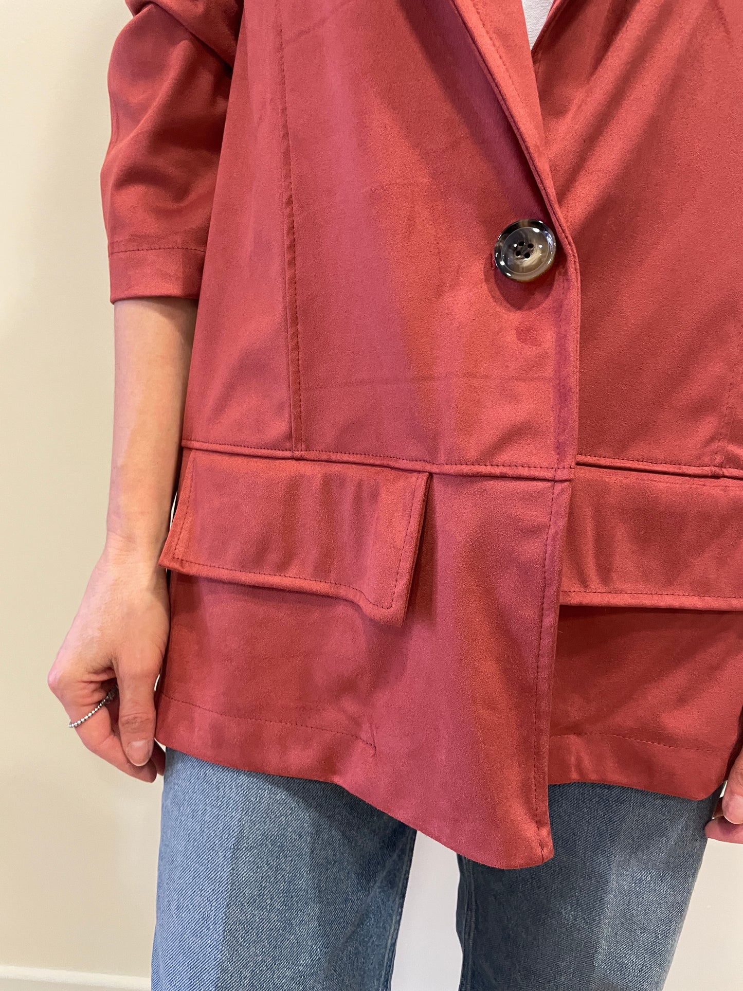 SAIPH - Giacca in eco camoscio color ciocco a un bottone