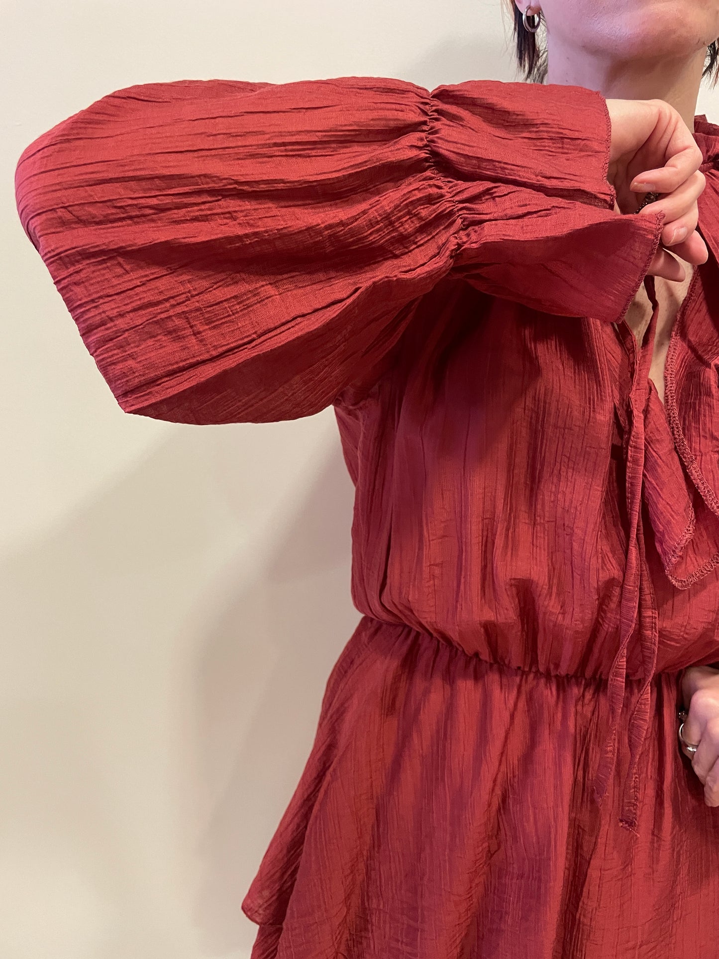 SAIPH - Abito corto color aragosta con volant e laccetto