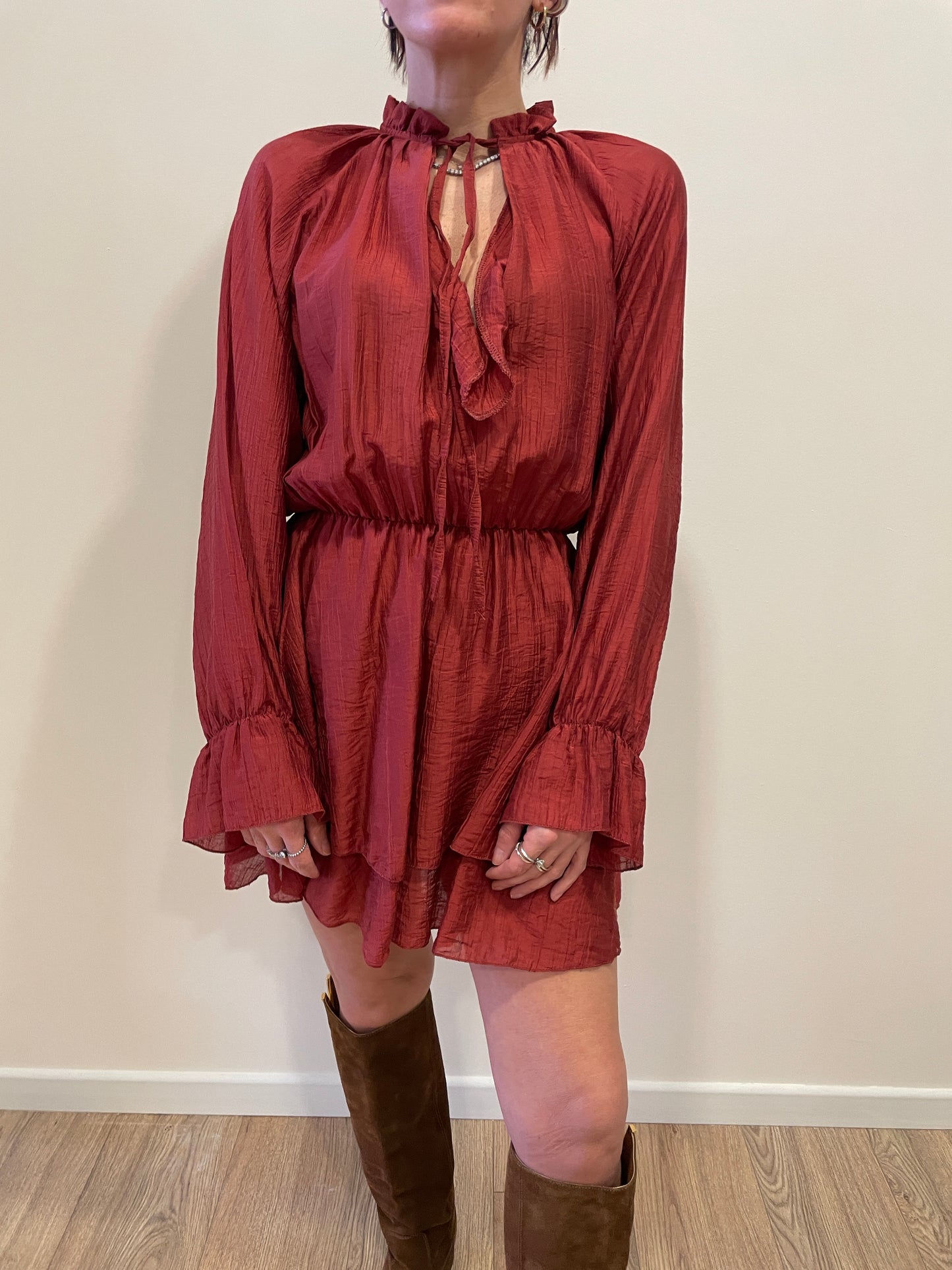 SAIPH - Abito corto color aragosta con volant e laccetto