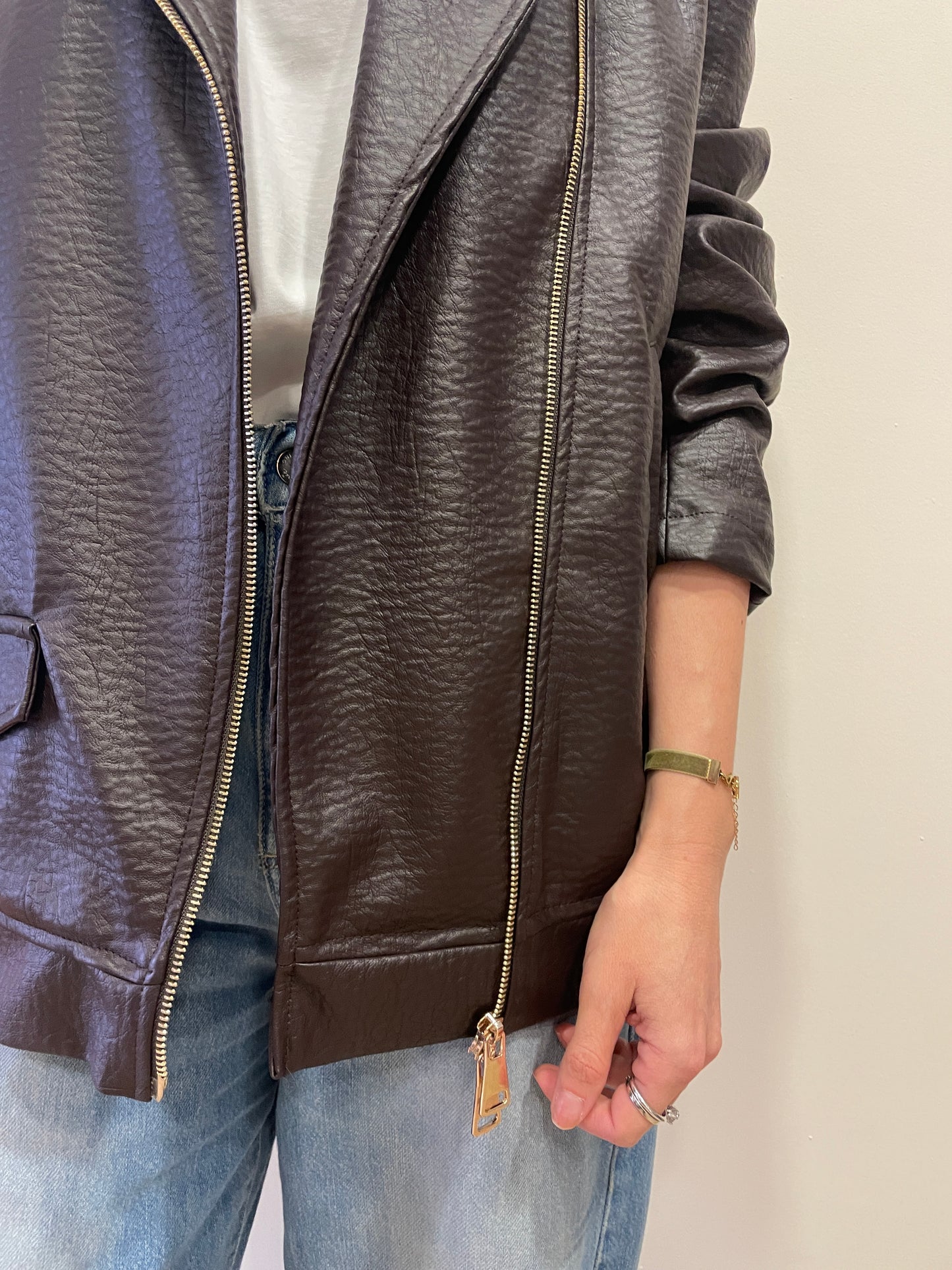 HAVEONE - Chiodo in ecopelle testa moro martellato con zip