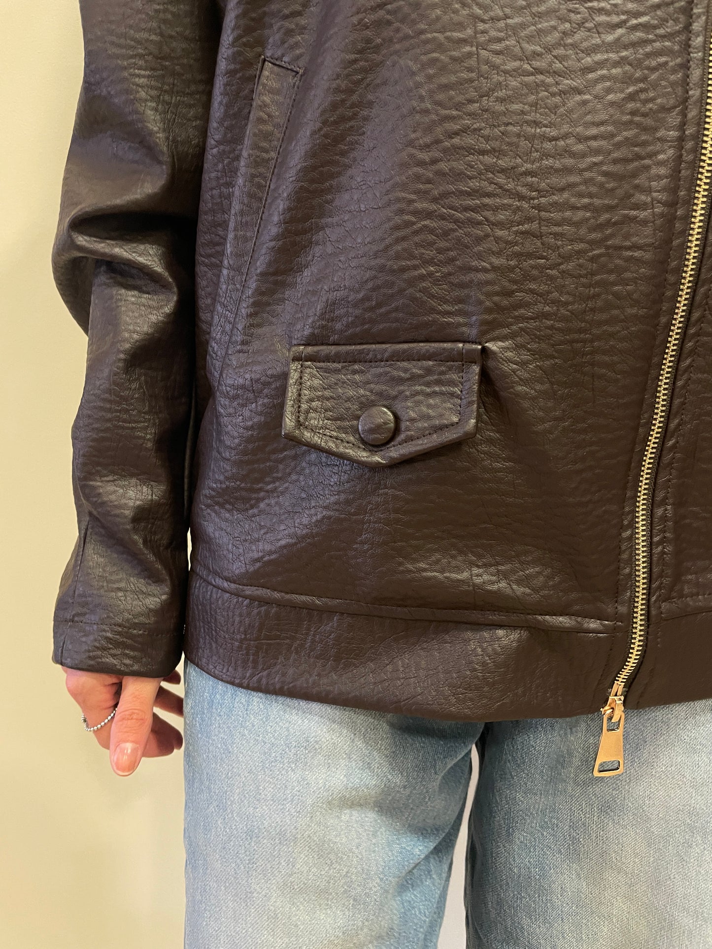 HAVEONE - Chiodo in ecopelle testa moro martellato con zip