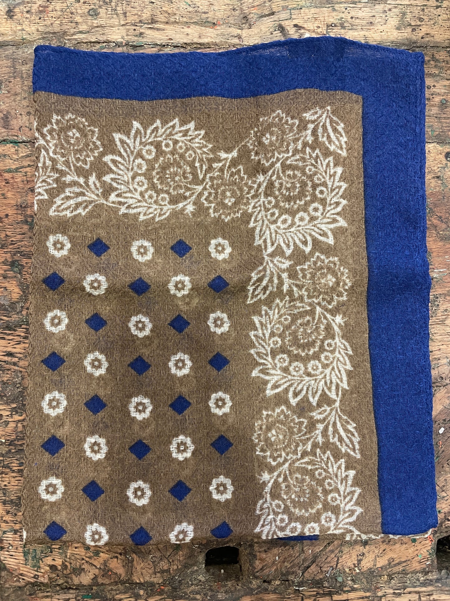 KONTATTO - Foulard in fantasia in misto lana e seta - più colori