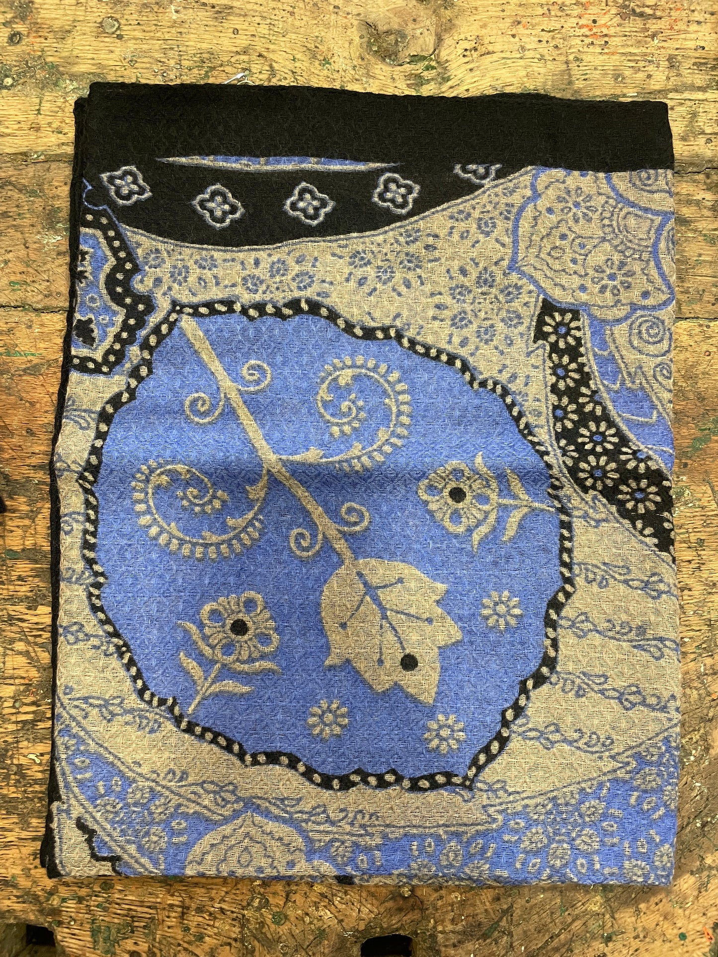 KONTATTO - Foulard in fantasia in misto lana e seta - più colori