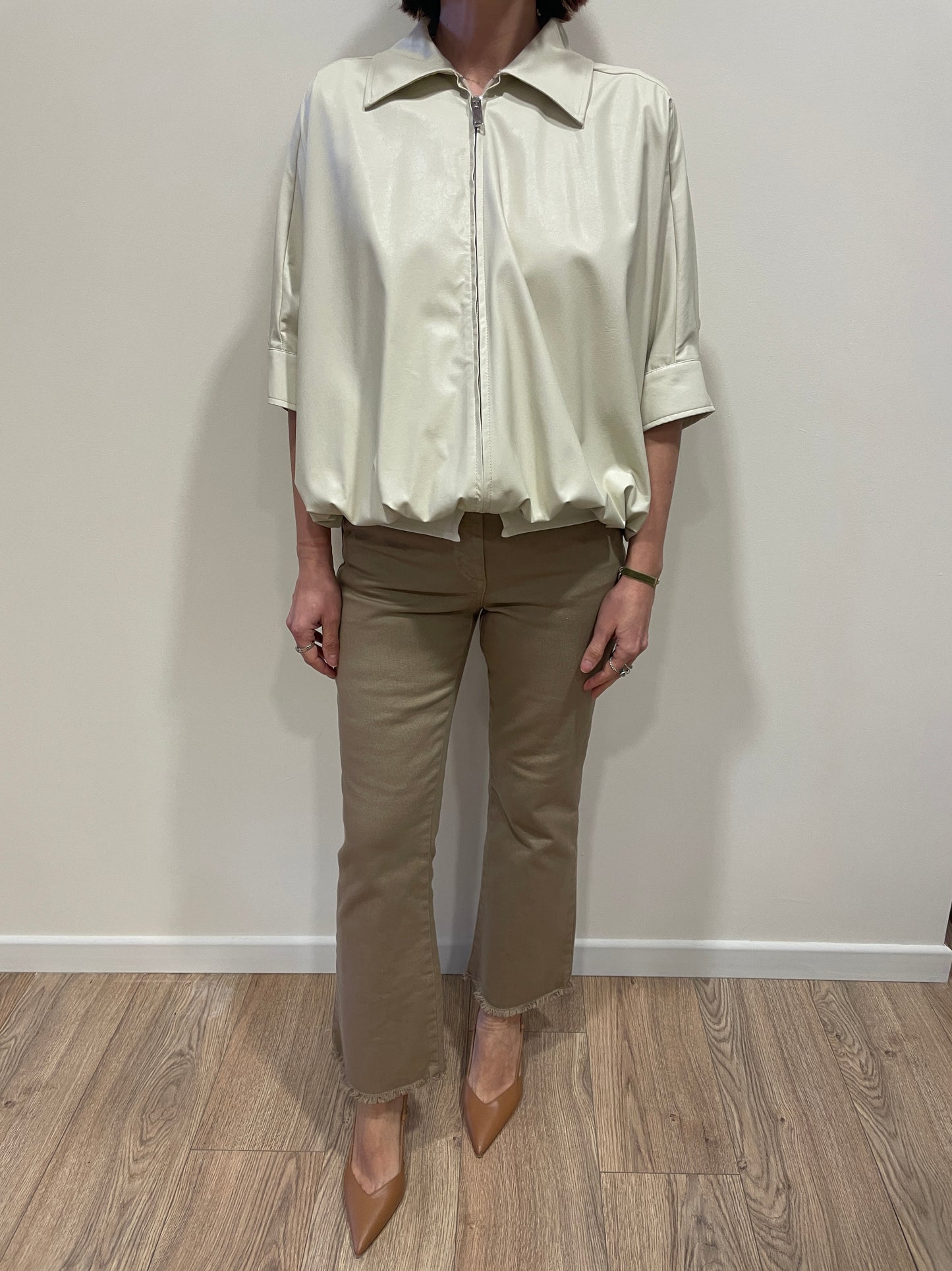 KONTATTO - Bomber in ecopelle color avorio a mezze maniche