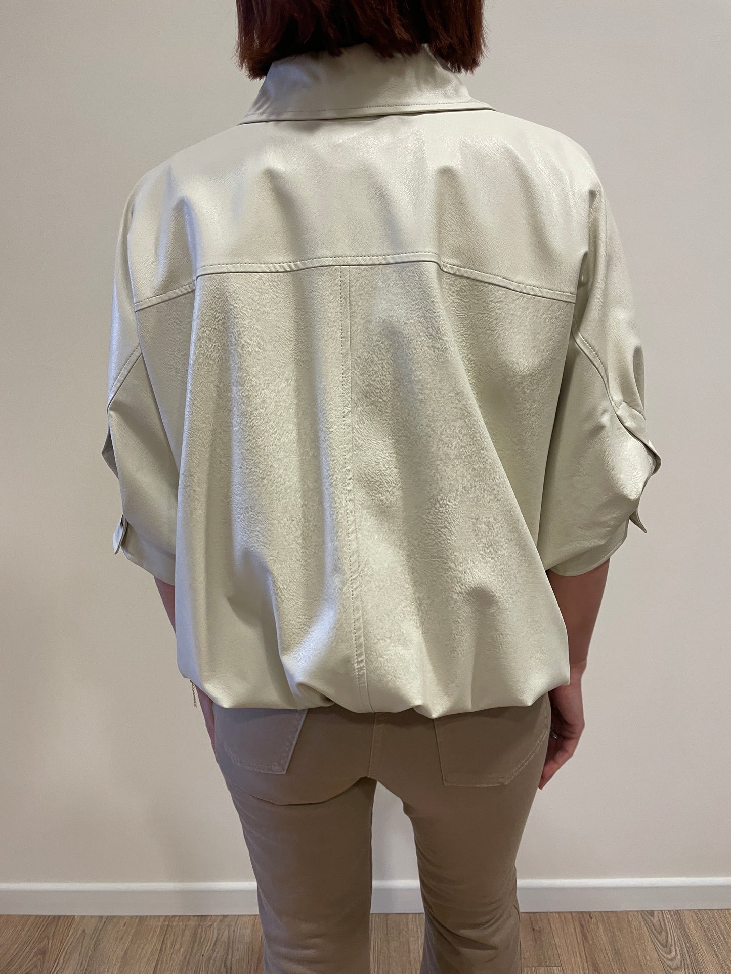 KONTATTO - Bomber in ecopelle color avorio a mezze maniche