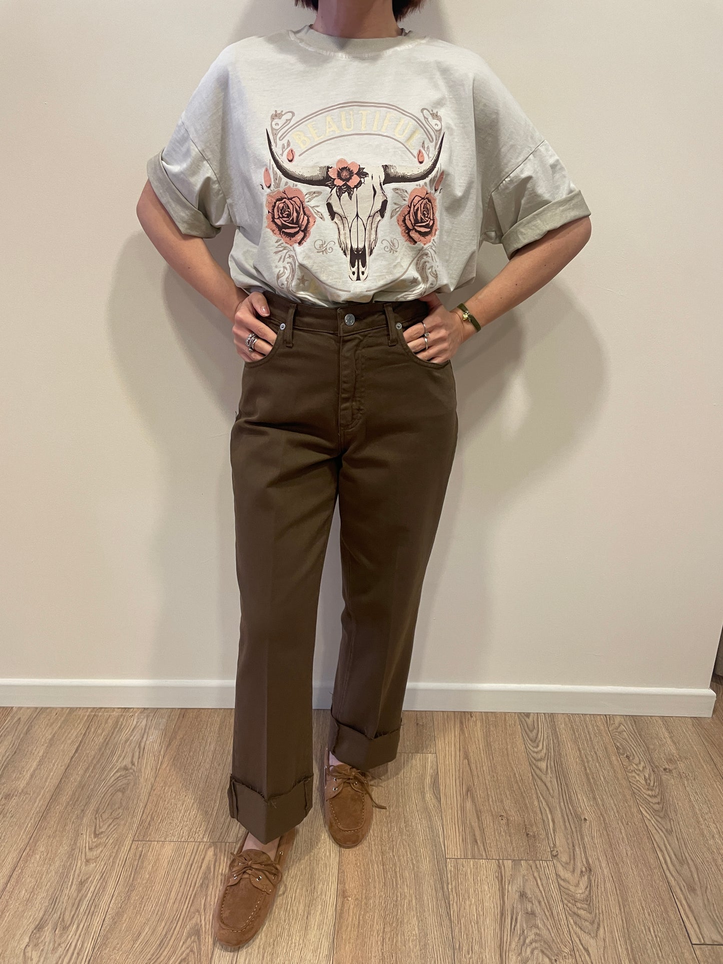 HAVEONE - Jeans Mandy cioccolato elasticizzato con cintura e risvolto