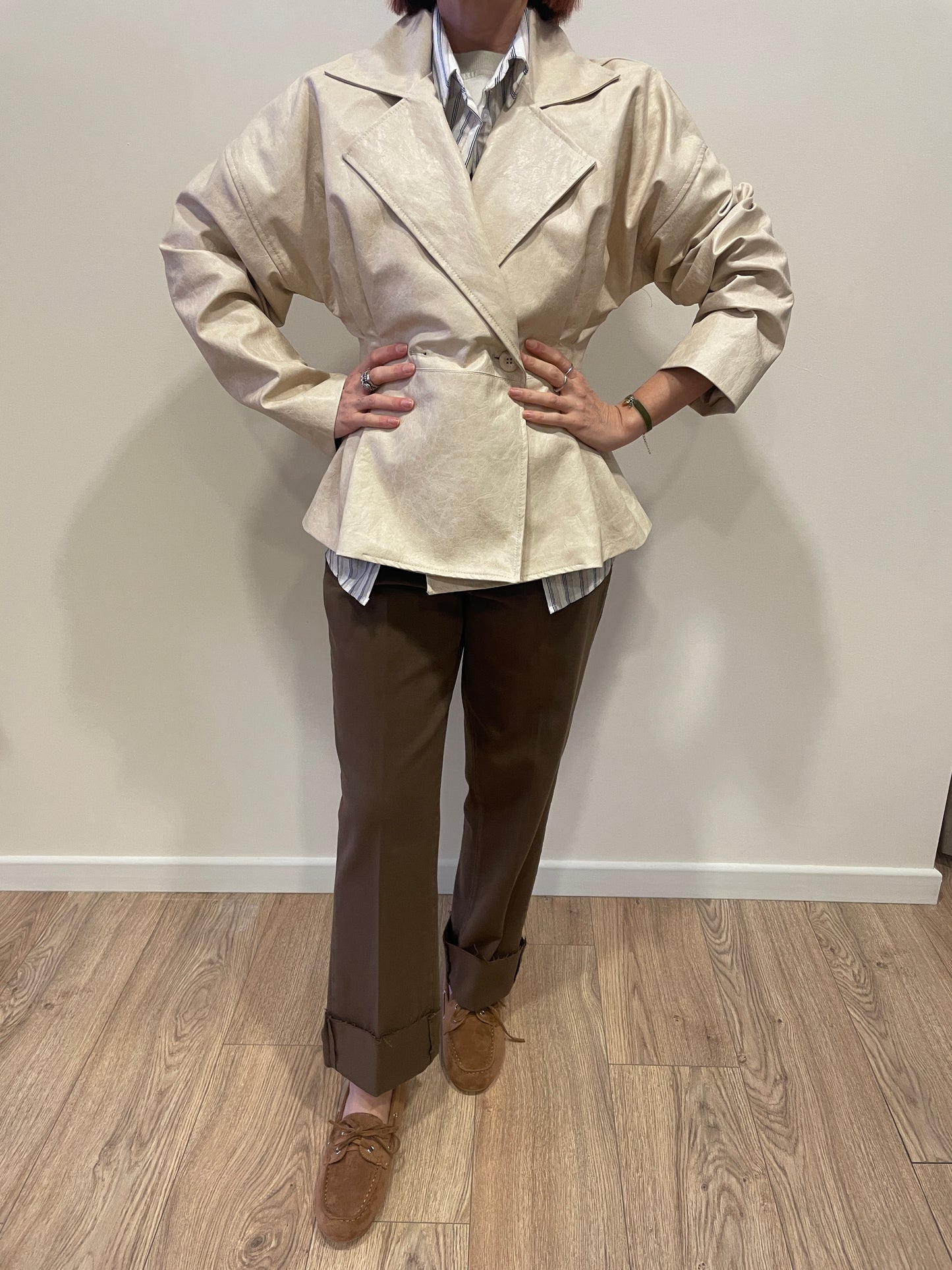 HAVEONE - Chiodo in ecopelle avorio a doppiopetto con dettaglio pinces