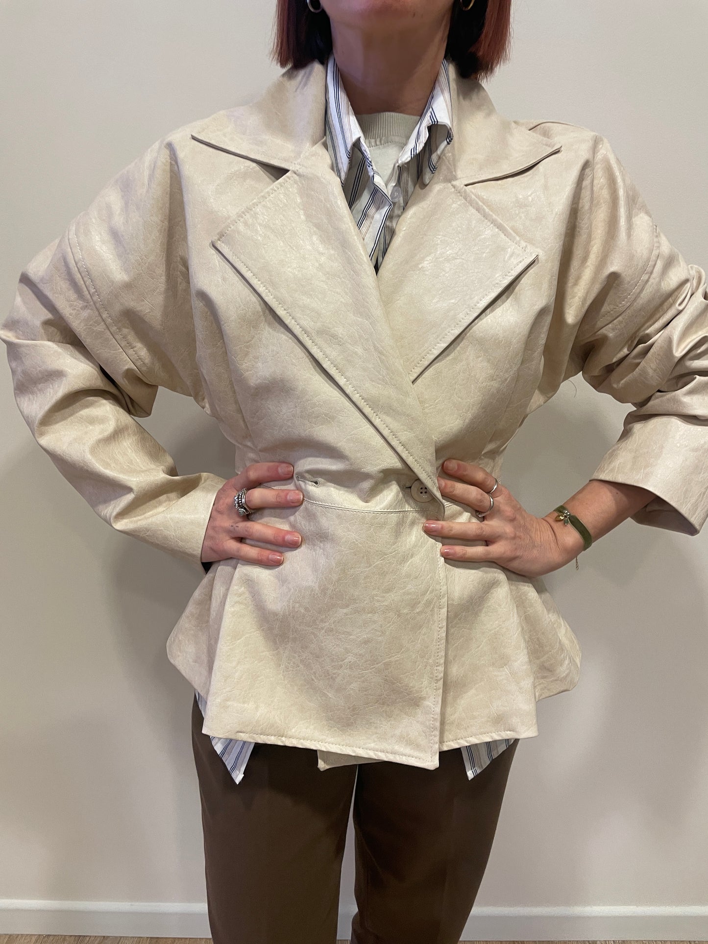 HAVEONE - Chiodo in ecopelle avorio a doppiopetto con dettaglio pinces